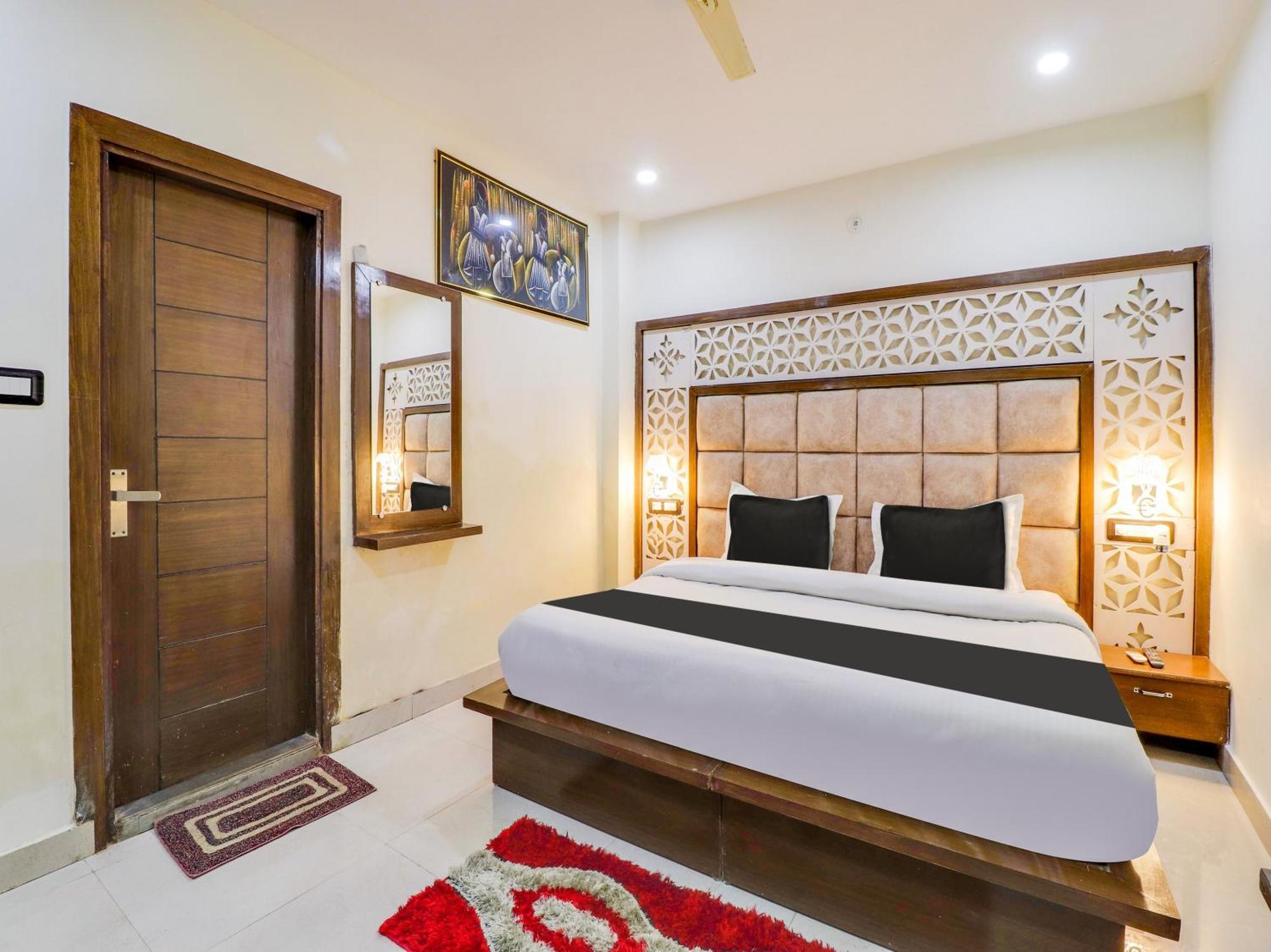 Townhouse Club & Rooftop-cafe 4*