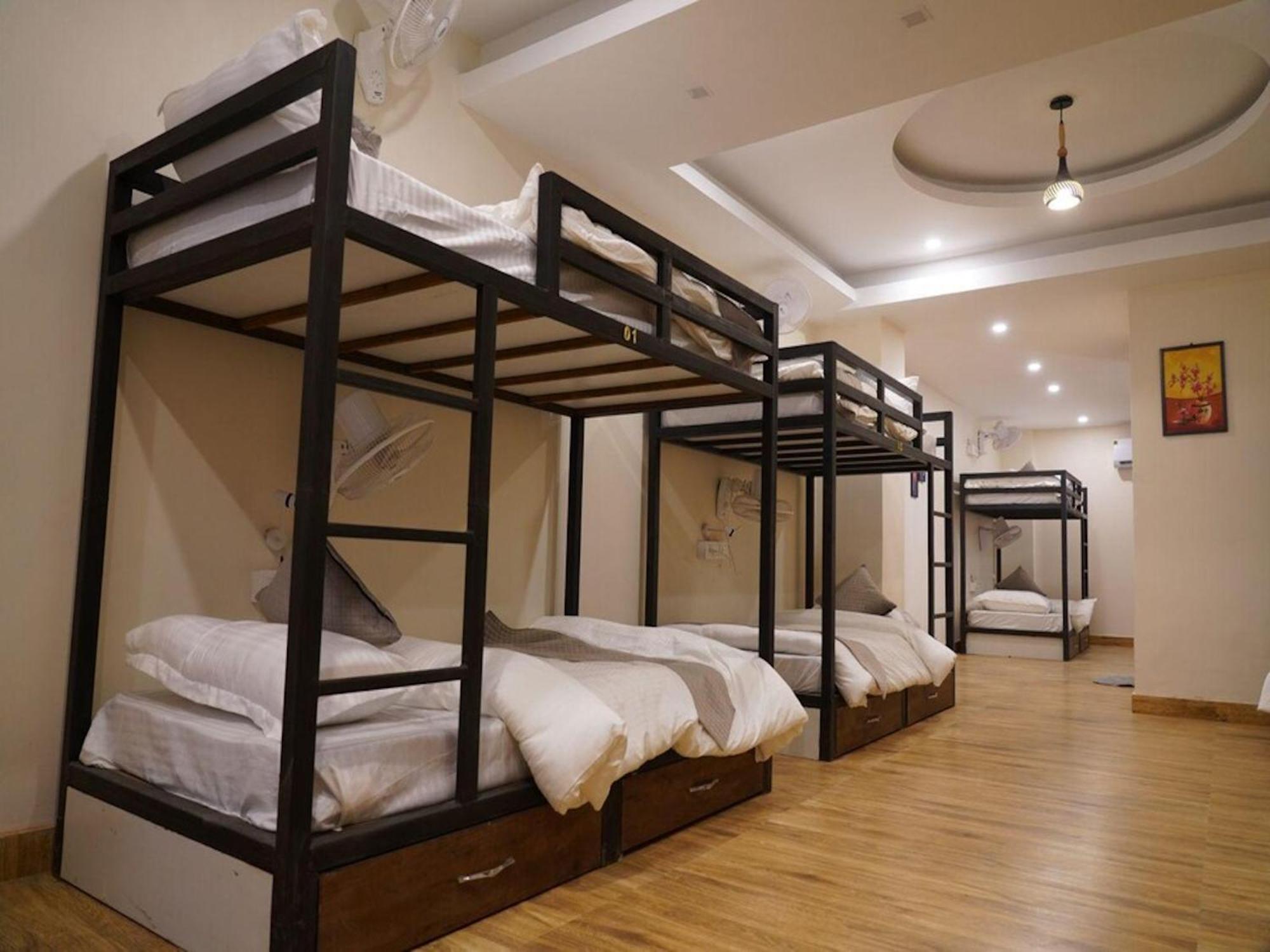 La Riqueza Pride - Near To Ganga River & Lakshman Jhula - Mountain View Rooms, Swimming Pool & Parking Hotel 3*