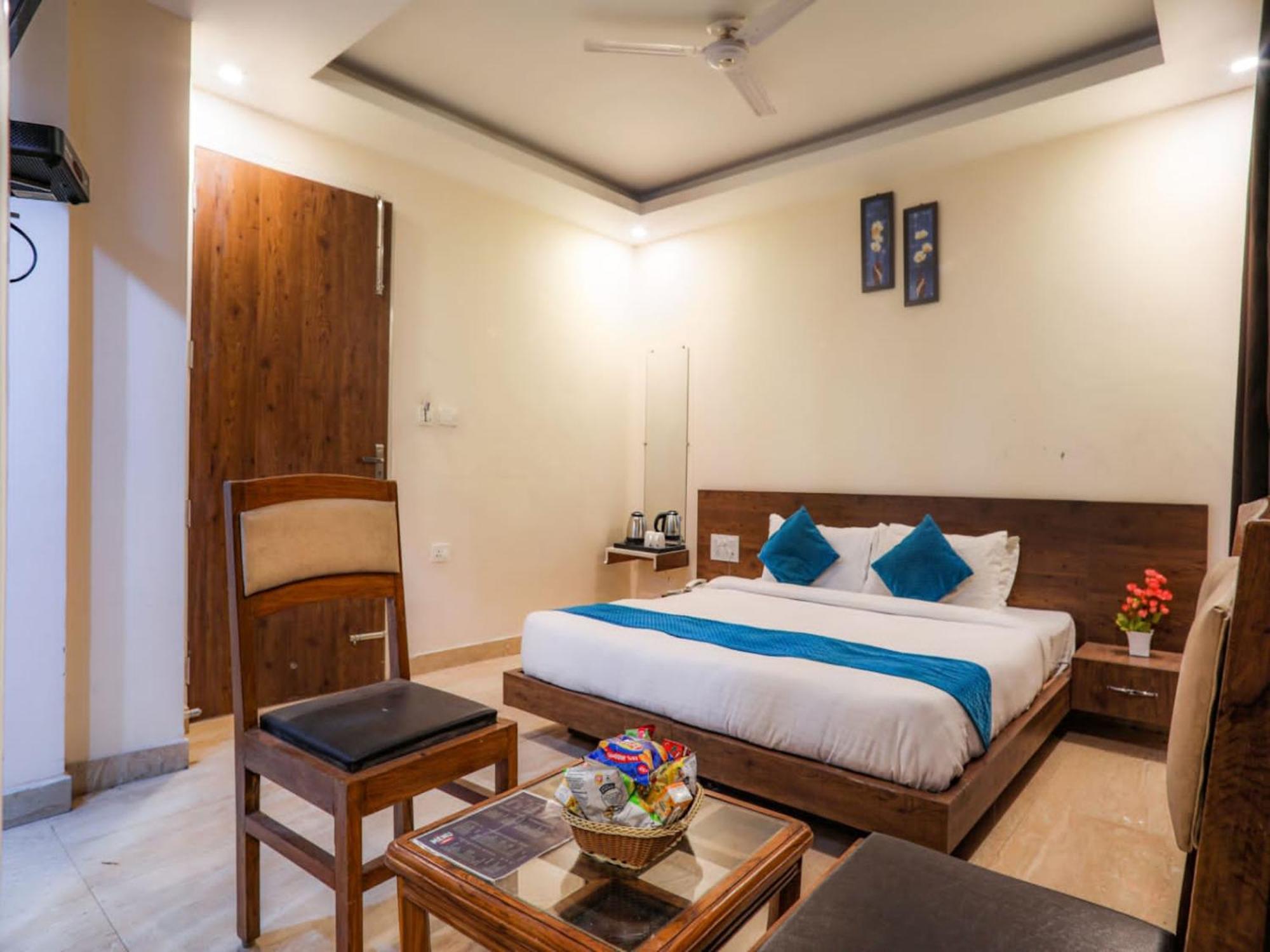 Hotel La Riqueza Pride - Near To Ganga River & Lakshman Jhula - Mountain View Rooms, Swimming Pool & Parking