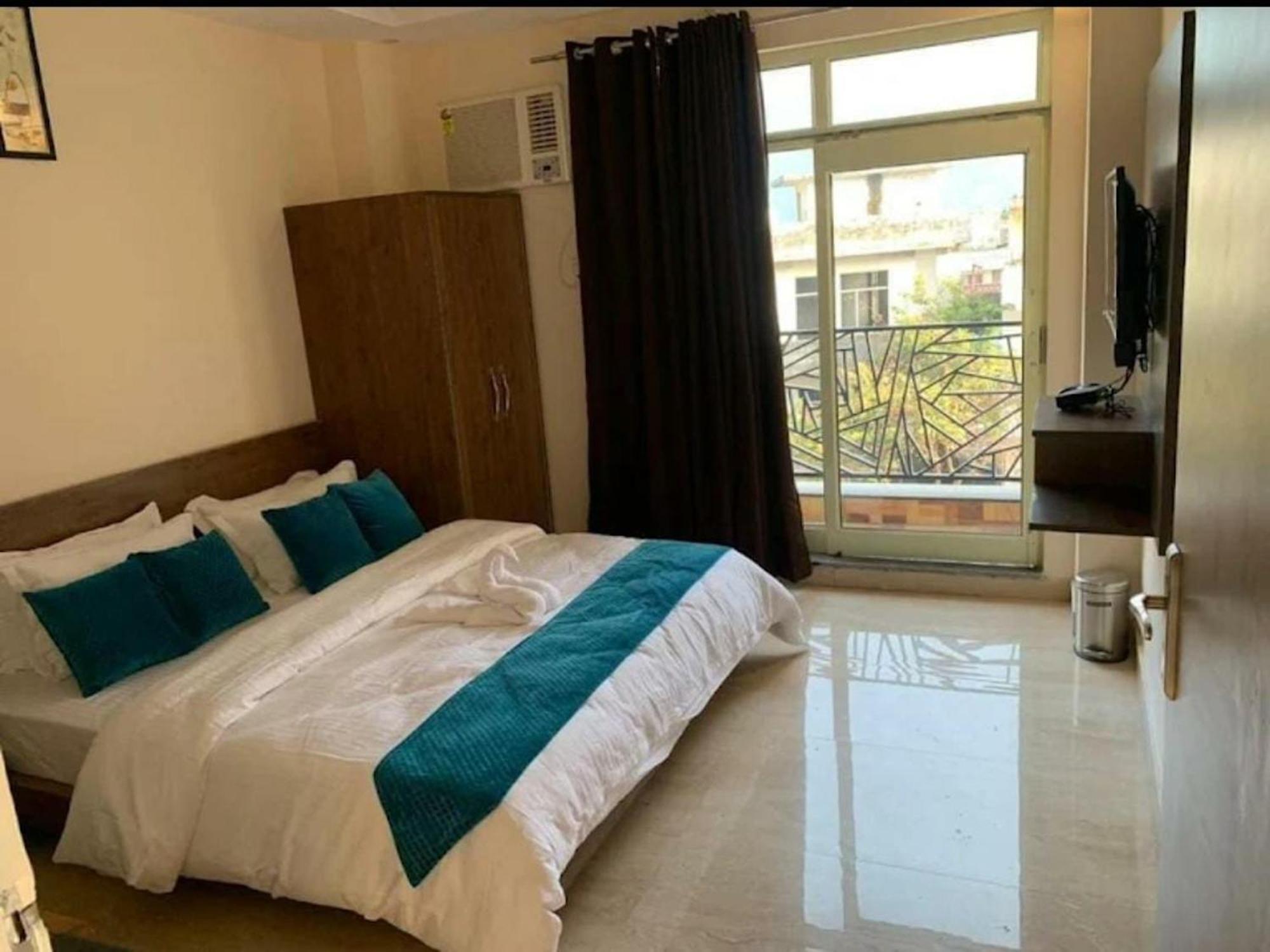 La Riqueza Pride - Near To Ganga River & Lakshman Jhula - Mountain View Rooms, Swimming Pool & Parking Hotel 3*