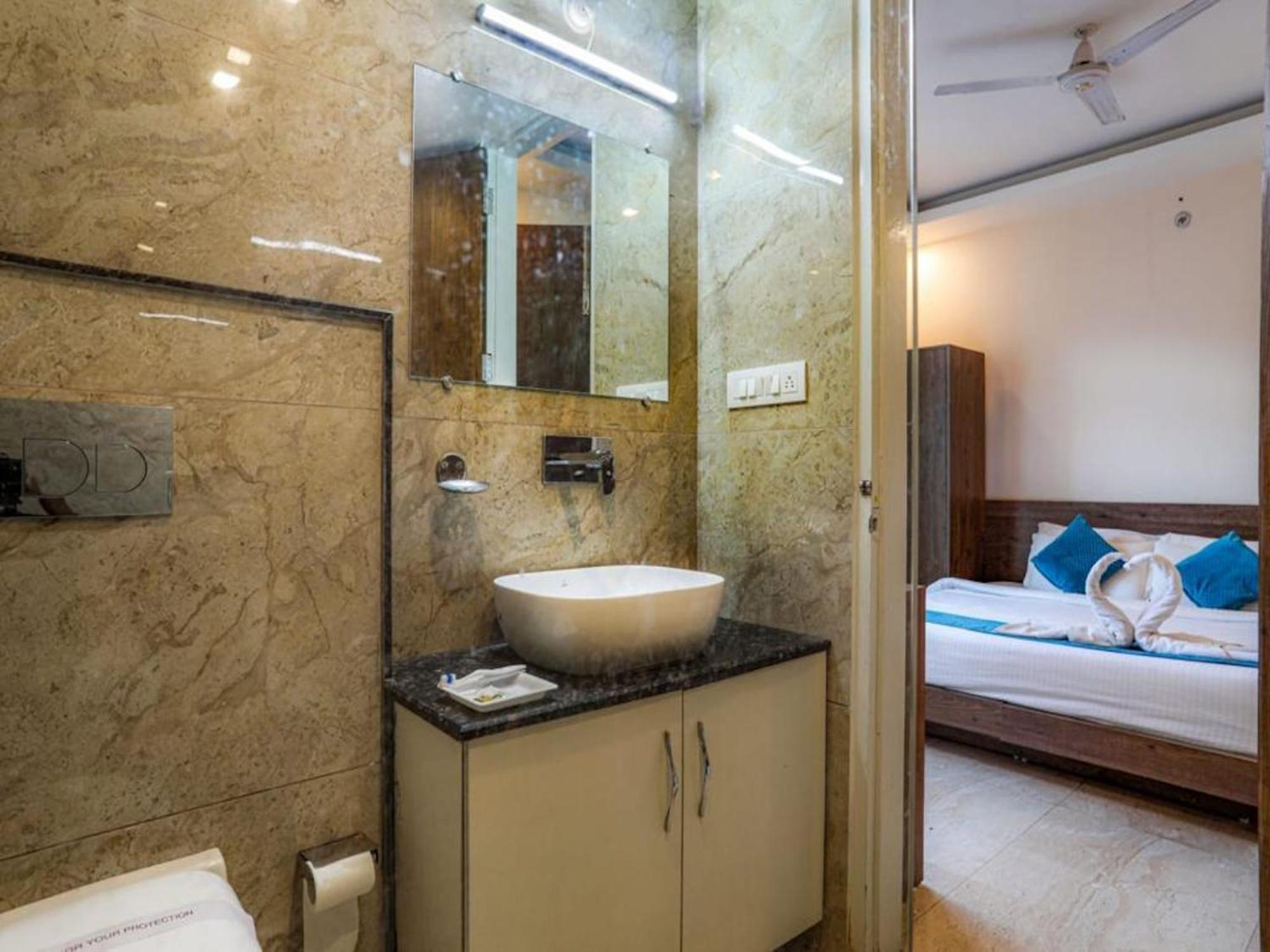 La Riqueza Pride - Near To Ganga River & Lakshman Jhula - Mountain View Rooms, Swimming Pool & Parking Hotel