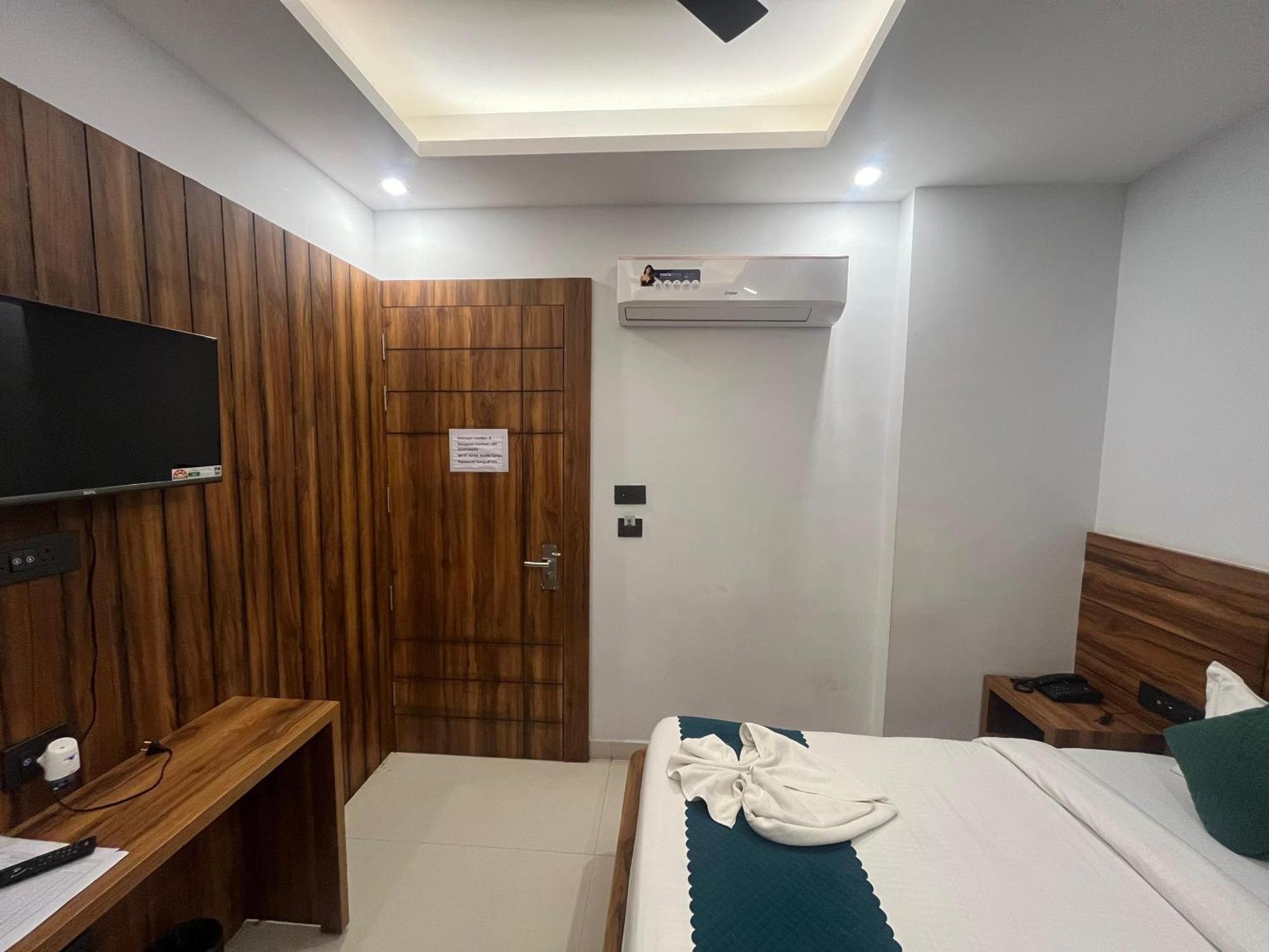Vaidik Ganga Hotel 3*