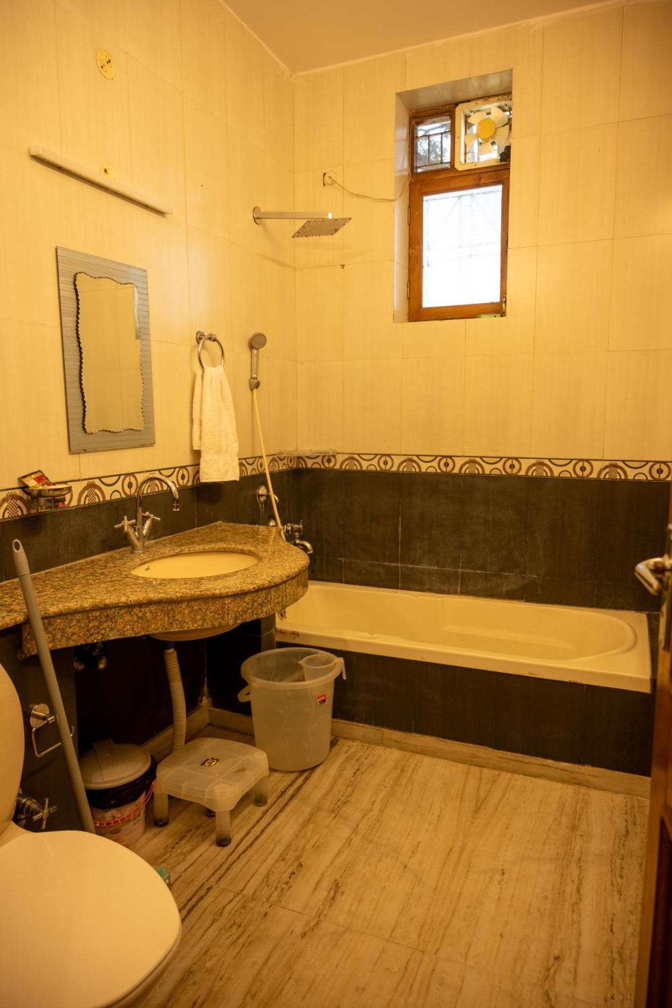 Hotel Mystic - Ram Jhula, Rishikesh