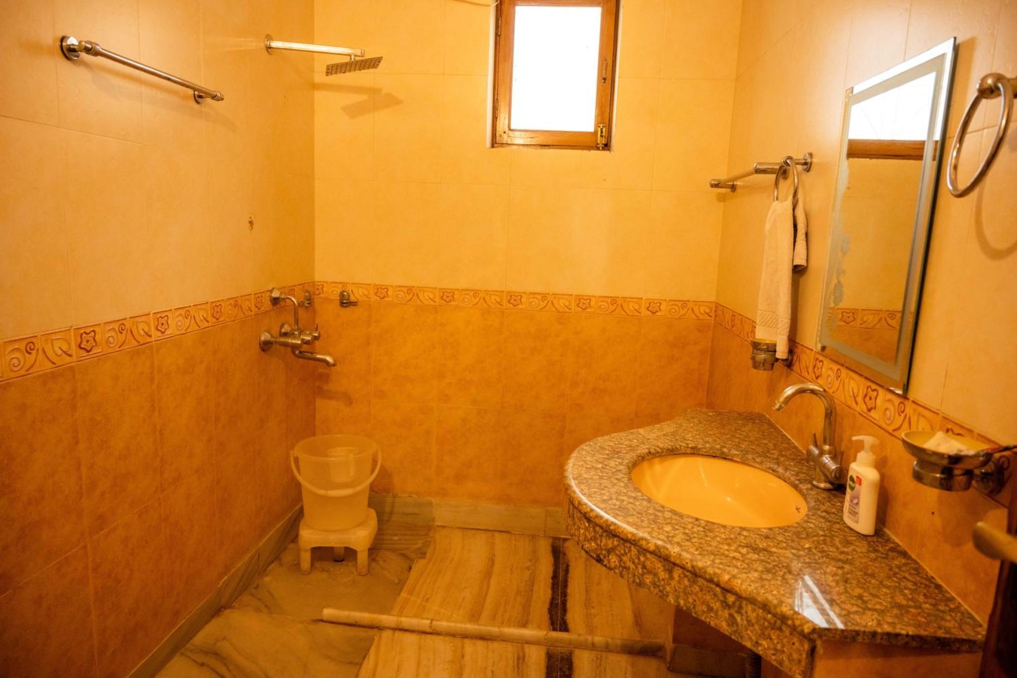 Hotel Mystic - Ram Jhula, Rishikesh