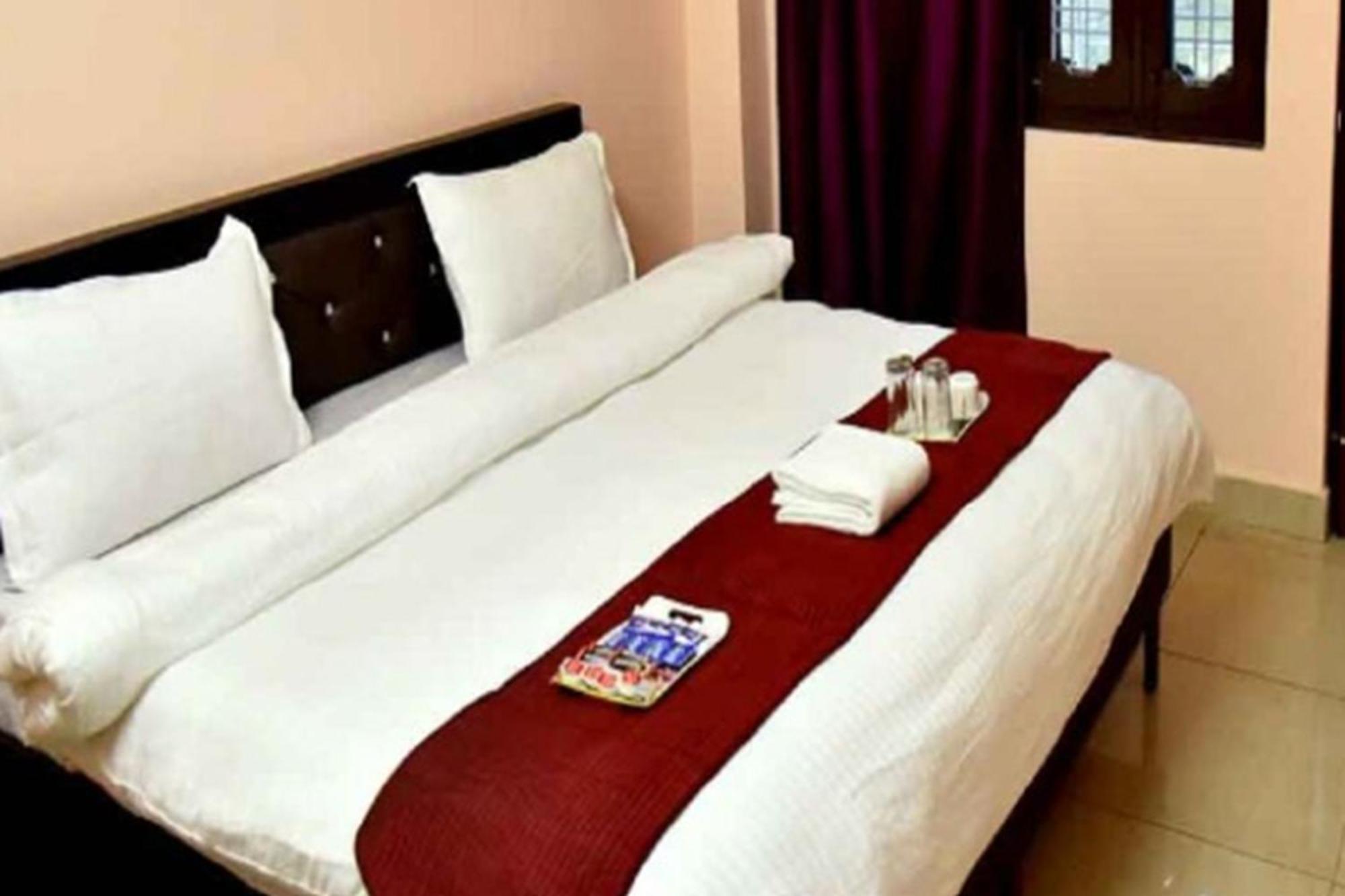 Bed & Breakfast Raja Palace By Stayapart