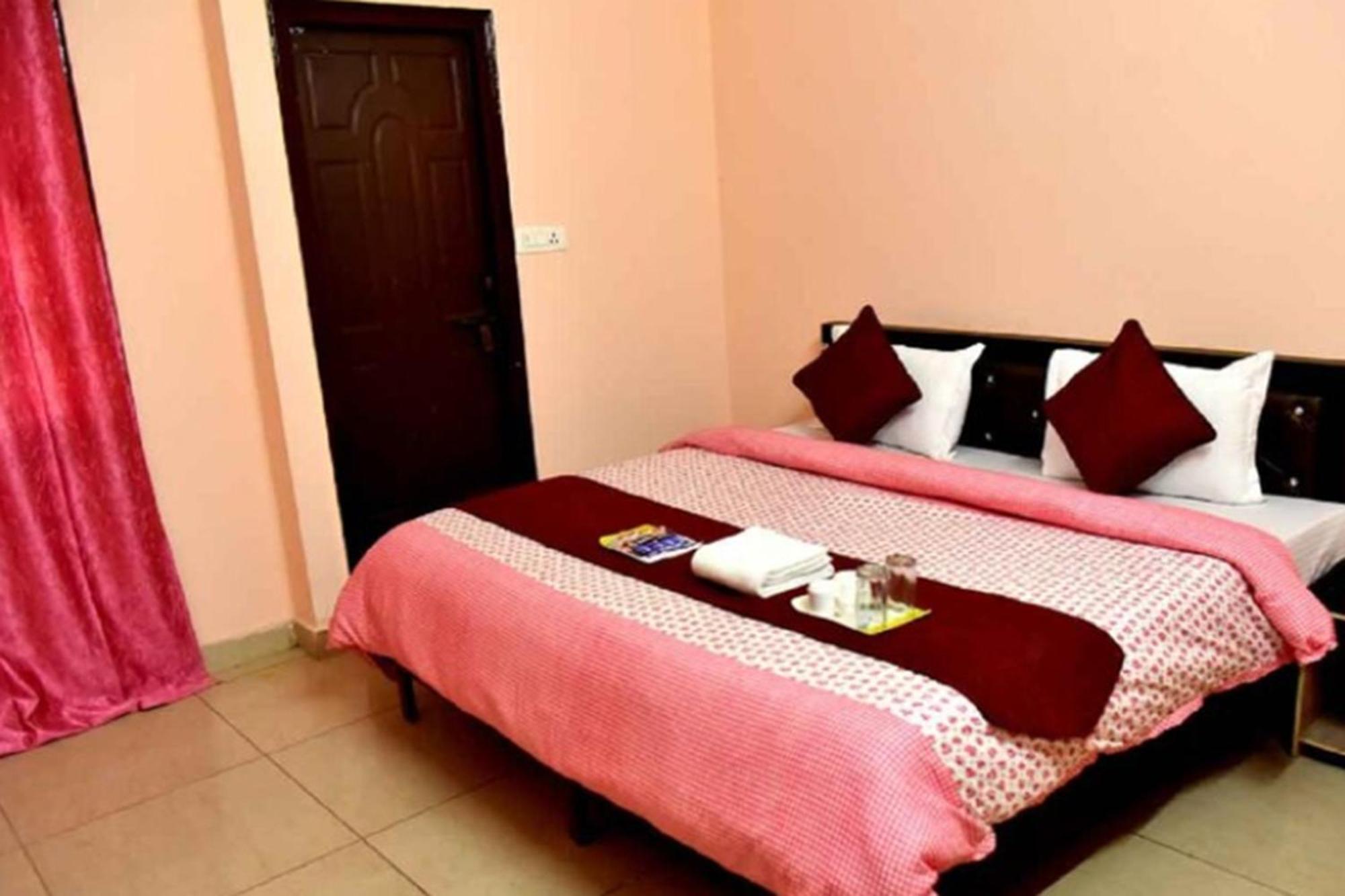 Bed & Breakfast Raja Palace By Stayapart *