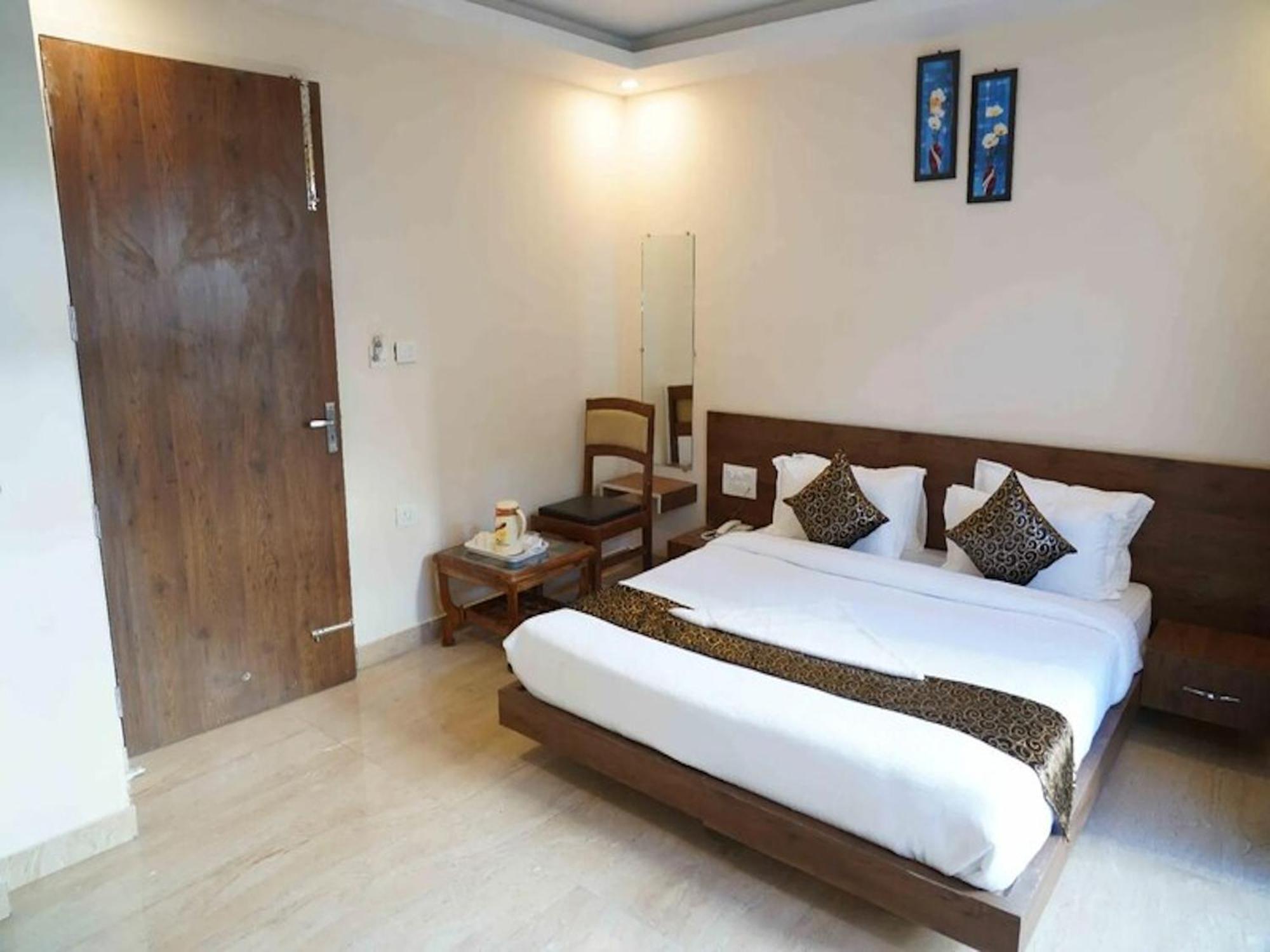 La Riqueza Pride - Near To Ganga River & Lakshman Jhula - Mountain View Rooms, Swimming Pool & Parking Rishikesh