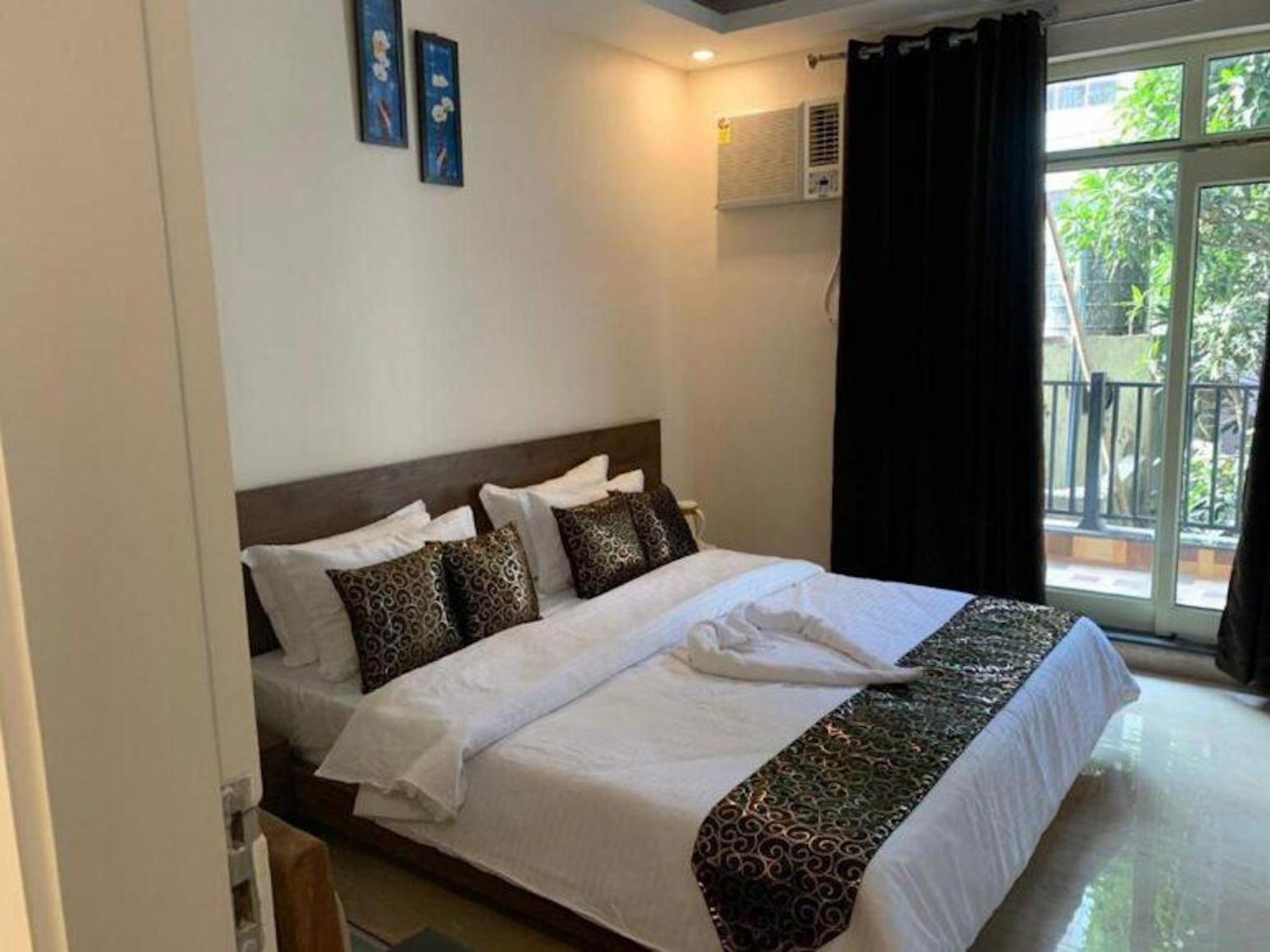Hotel La Riqueza Pride - Near To Ganga River & Lakshman Jhula - Mountain View Rooms, Swimming Pool & Parking