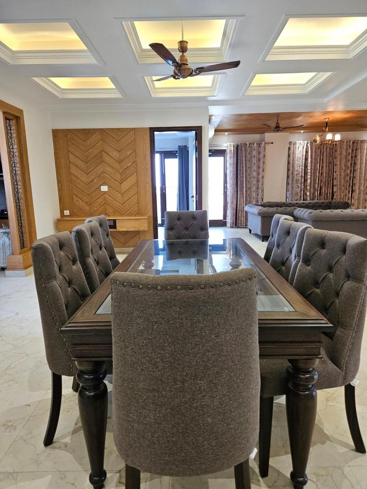 Luxe Skydeck 5 Bhk Hill Vista Apartment *