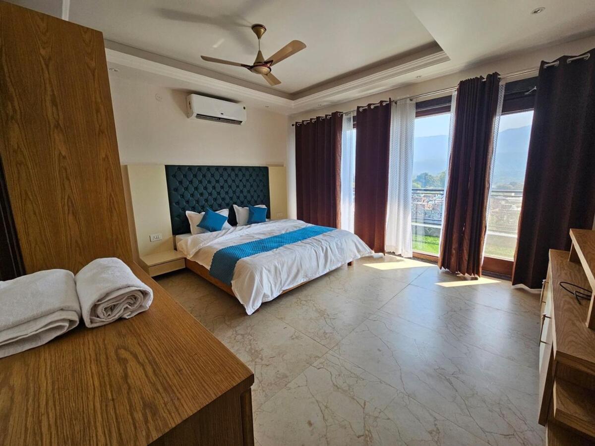Luxe Skydeck 5 Bhk Hill Vista