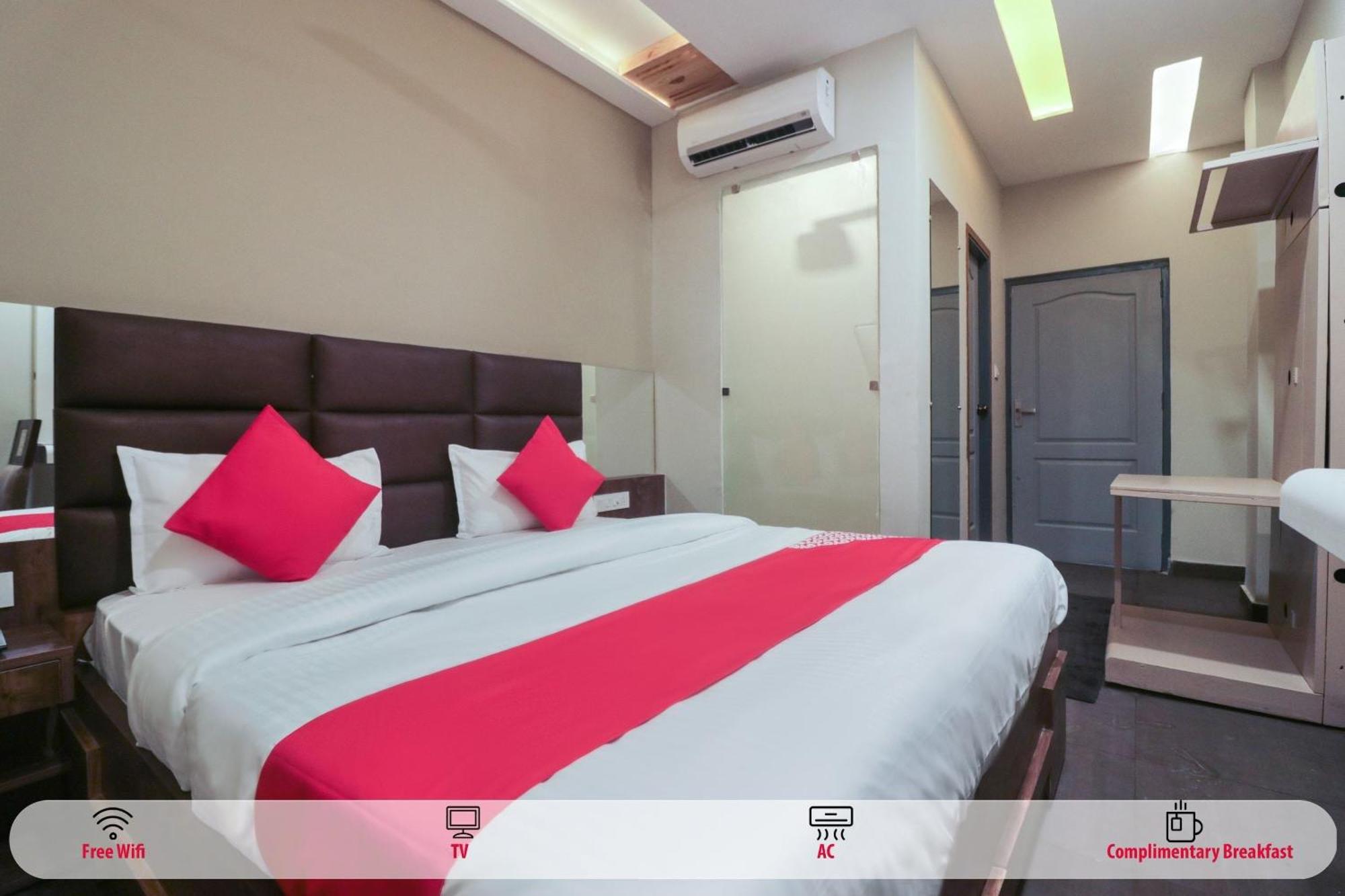 The Clock Tower & Cafe Hotel 3*