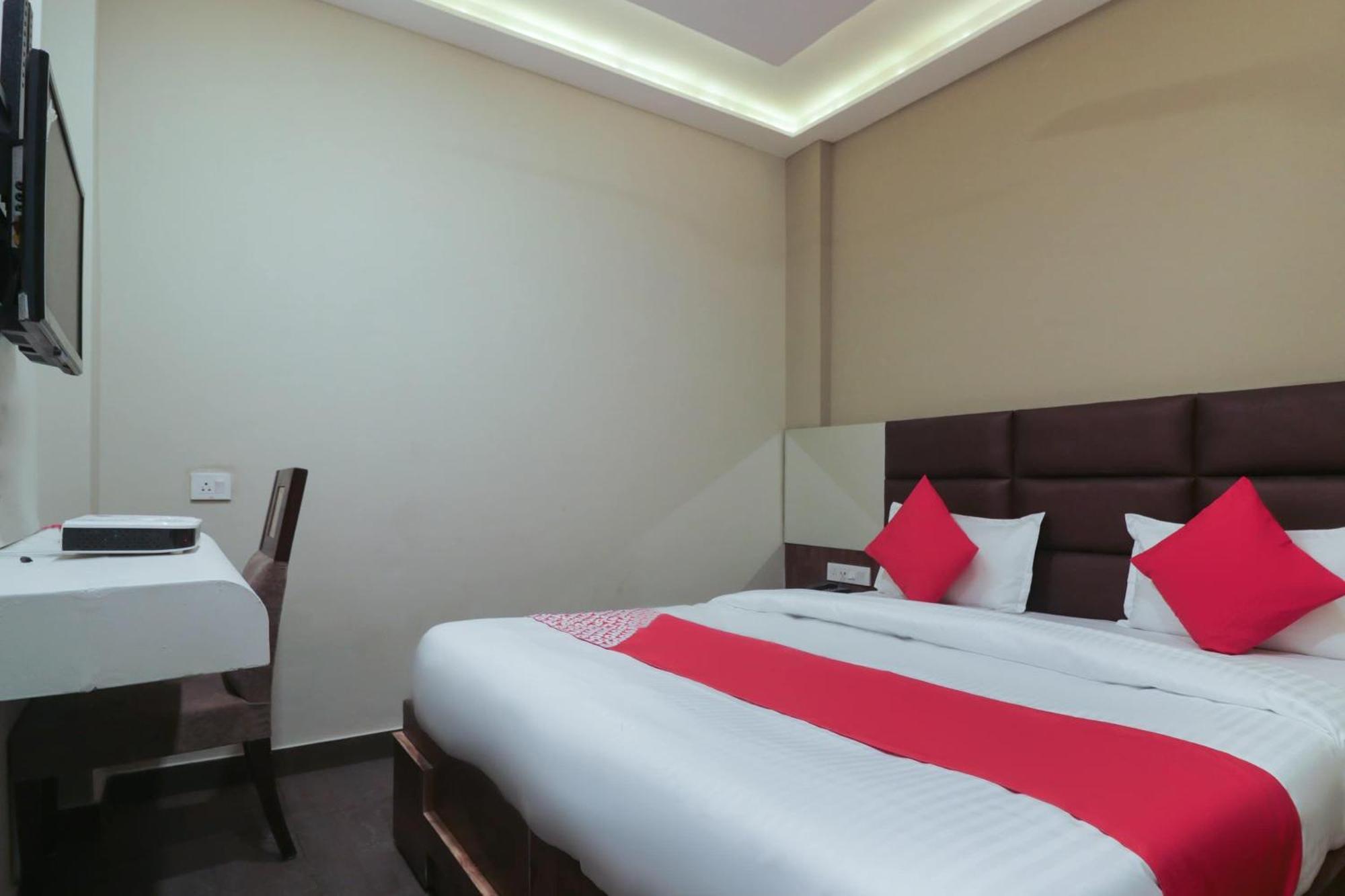 The Clock Tower & Cafe Hotel 3*