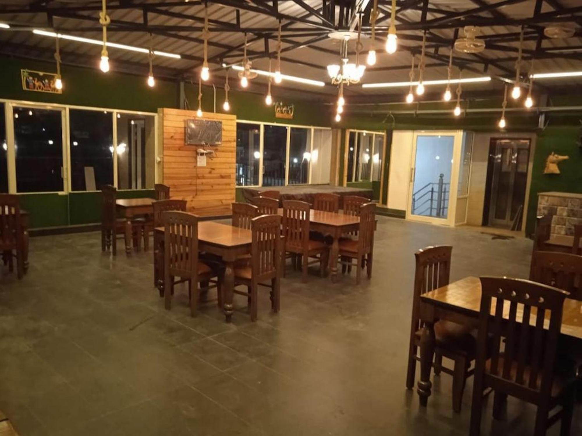 Hotel La Riqueza Pride - Near To Ganga River & Lakshman Jhula - Mountain View Rooms, Swimming Pool & Parking 3*