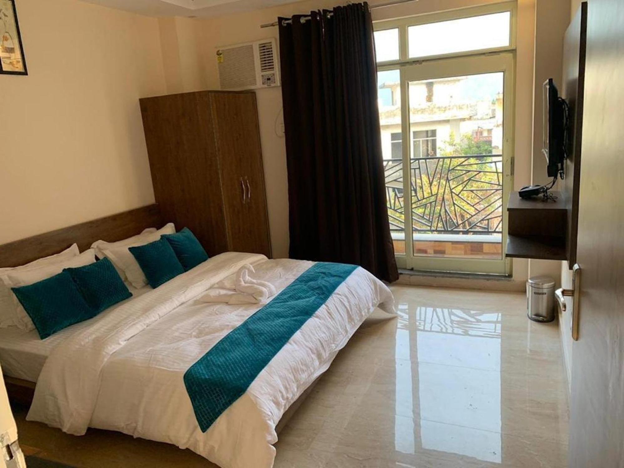 La Riqueza Pride - Near To Ganga River & Lakshman Jhula - Mountain View Rooms, Swimming Pool & Parking Hotel 3*