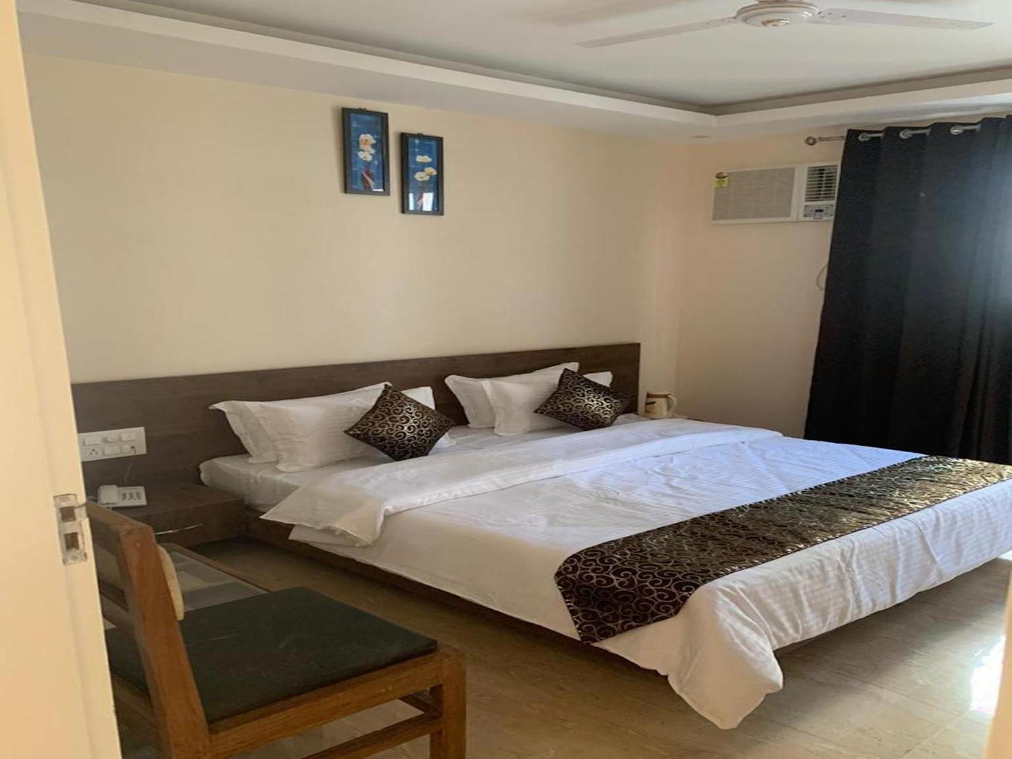 Hotel La Riqueza Pride - Near To Ganga River & Lakshman Jhula - Mountain View Rooms, Swimming Pool & Parking