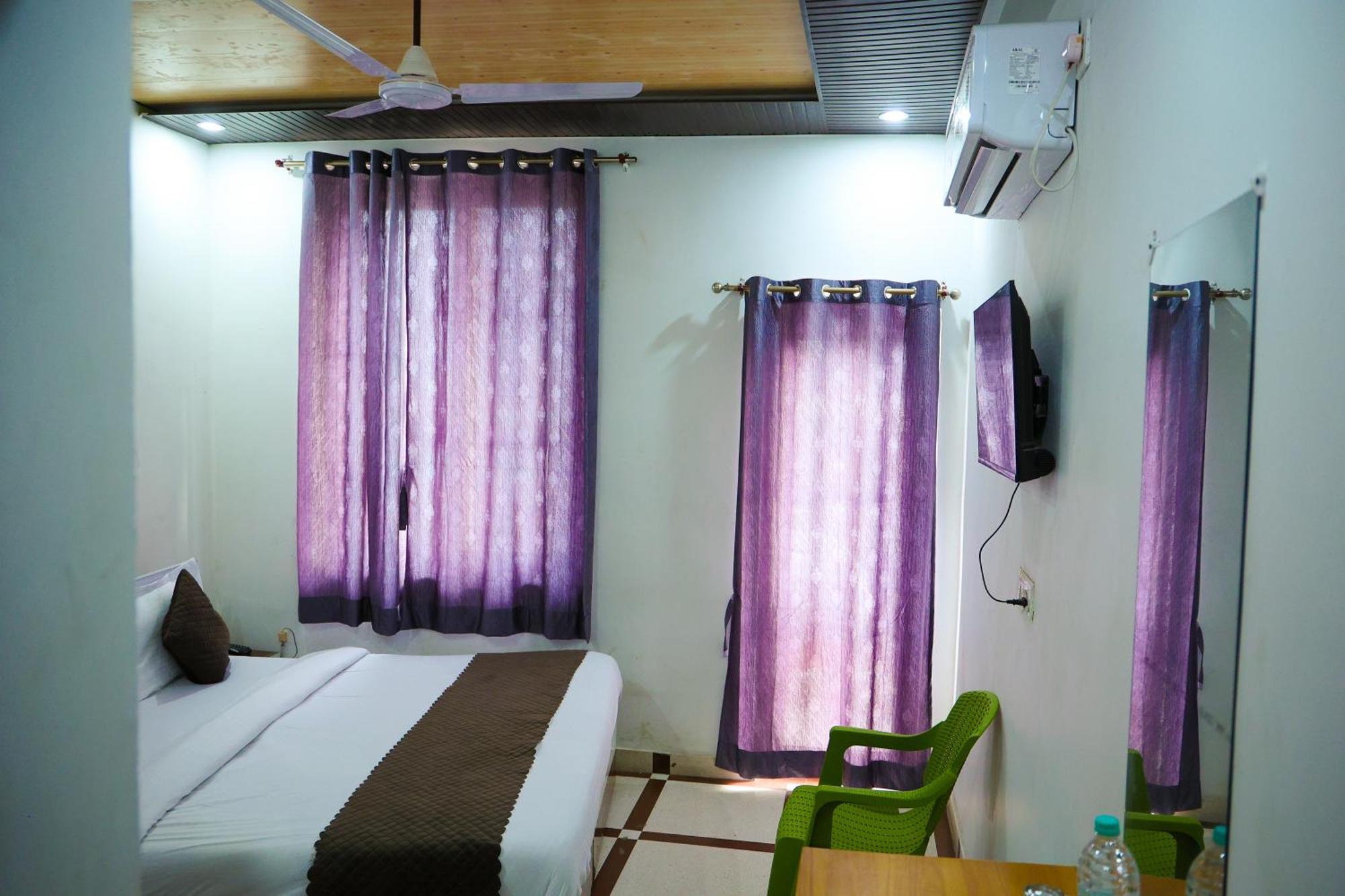 Shubhra Heights !! Near Laxman Jhulla # Near Bus Stand & Railway Station # Prime Location Tapovan Hotel Rishikesh
