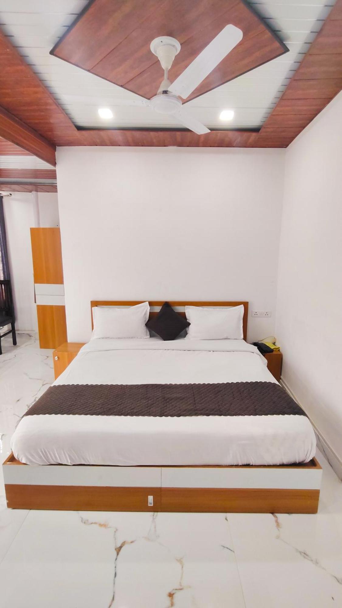Shubhra Heights !! Near Laxman Jhulla # Near Bus Stand & Railway Station # Prime Location Tapovan Hotel Rishikesh