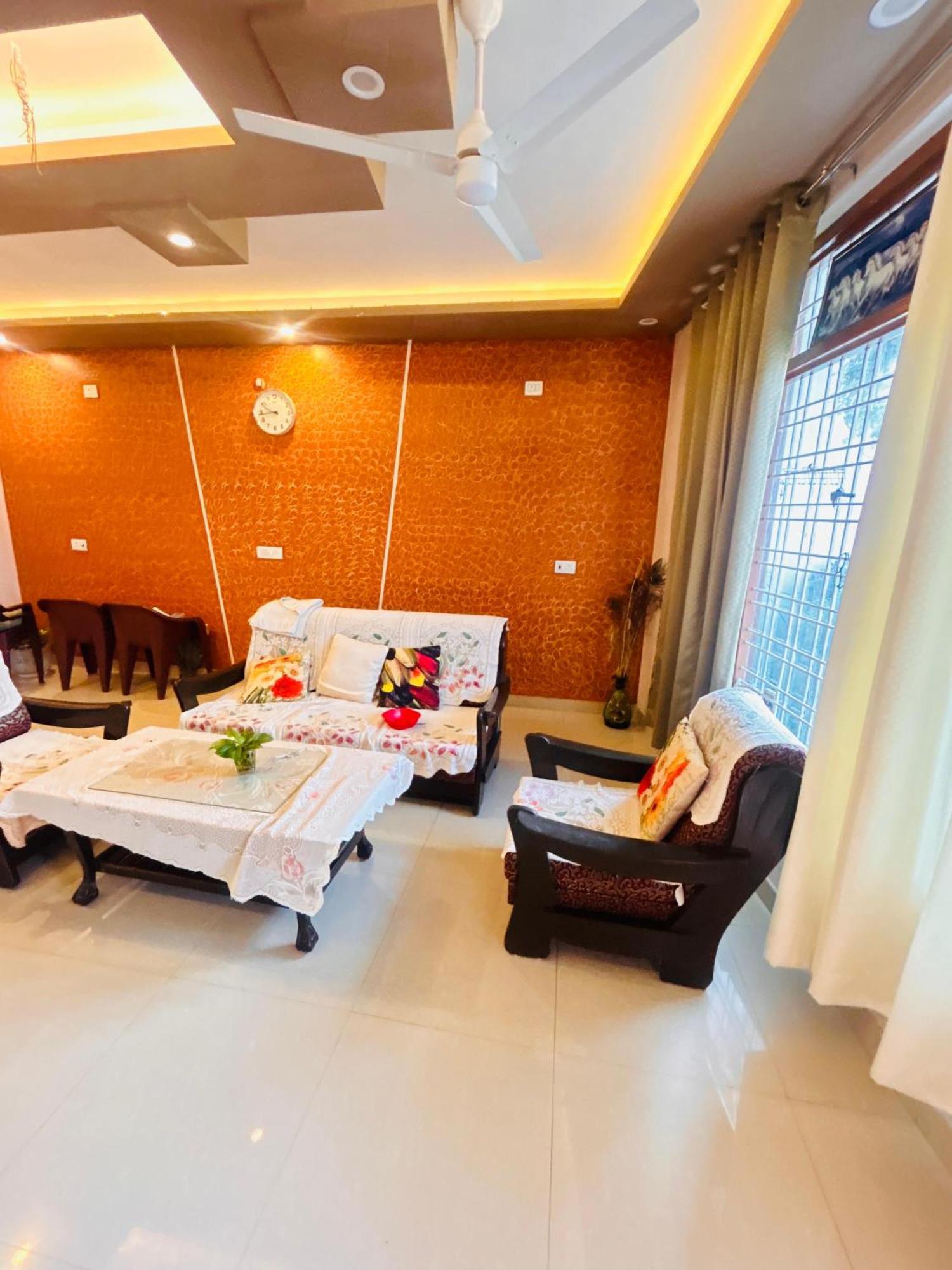Anandmay Homestay, Isbt Homestay