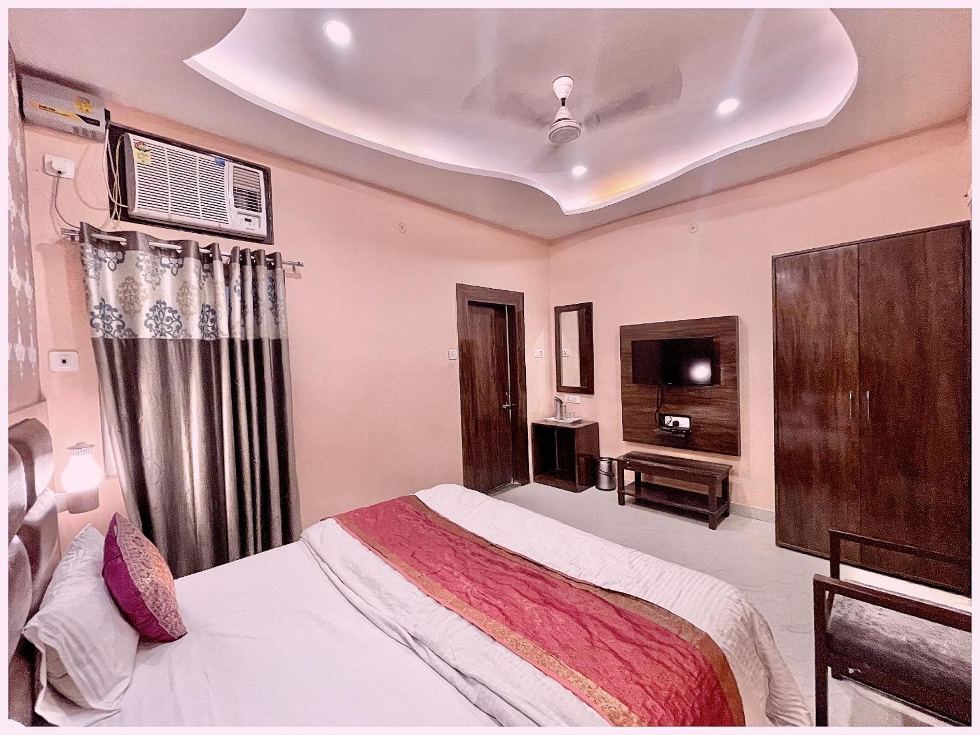 Budget - A-n-a-n-d-a-m- Near Radha Govinda Temple - Ram Jhula - Goa - Hygiene & Spacious - In Hotel 3*