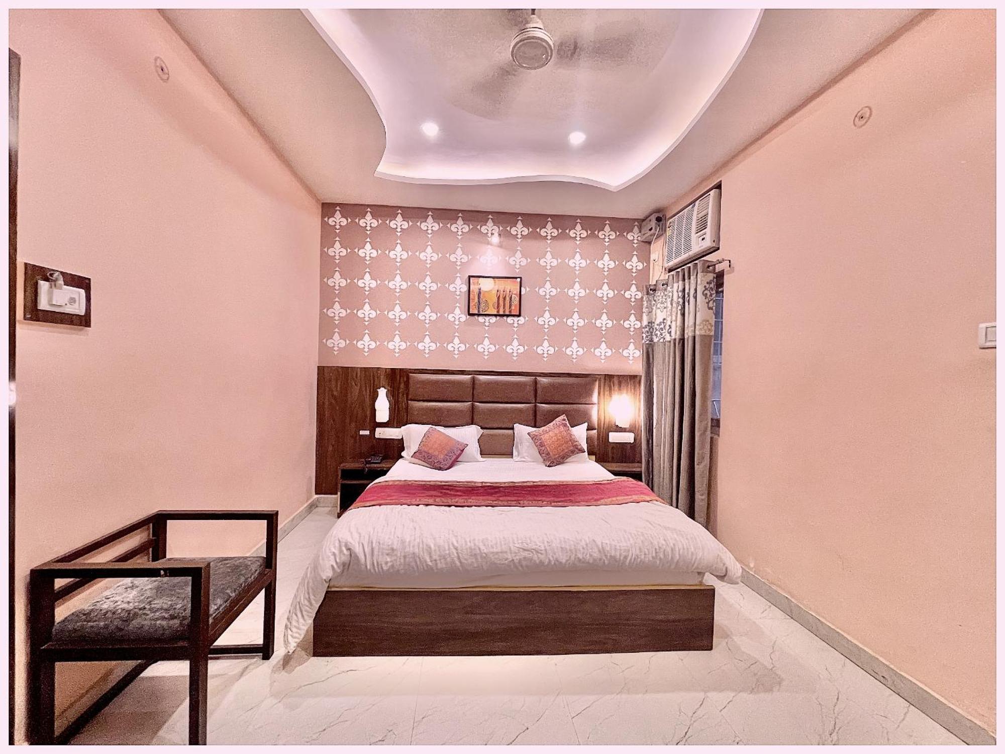 Budget - A-n-a-n-d-a-m- Near Radha Govinda Temple - Ram Jhula - Goa - Hygiene & Spacious - In Hotel