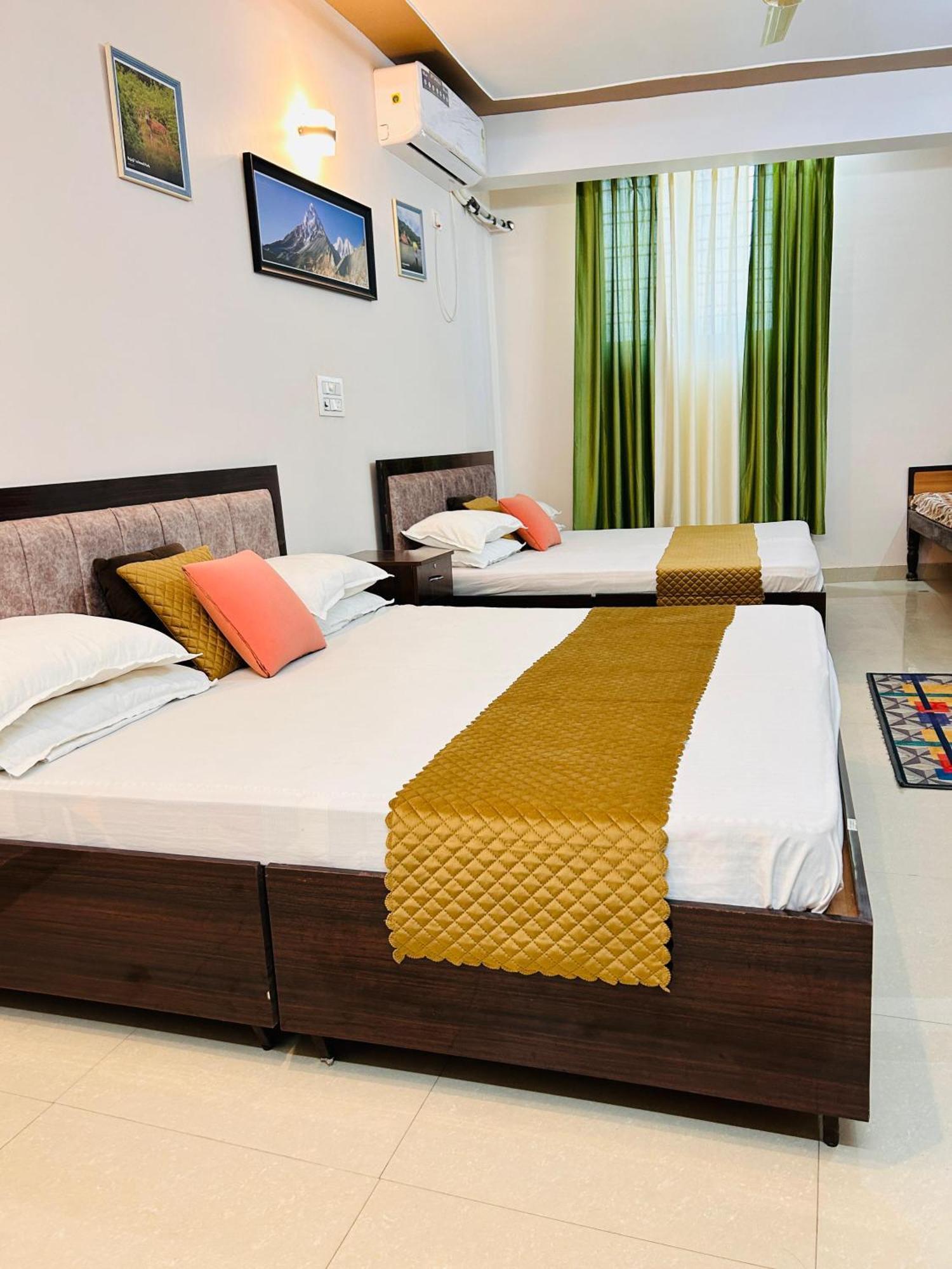 Anandmay Homestay, Isbt Homestay *