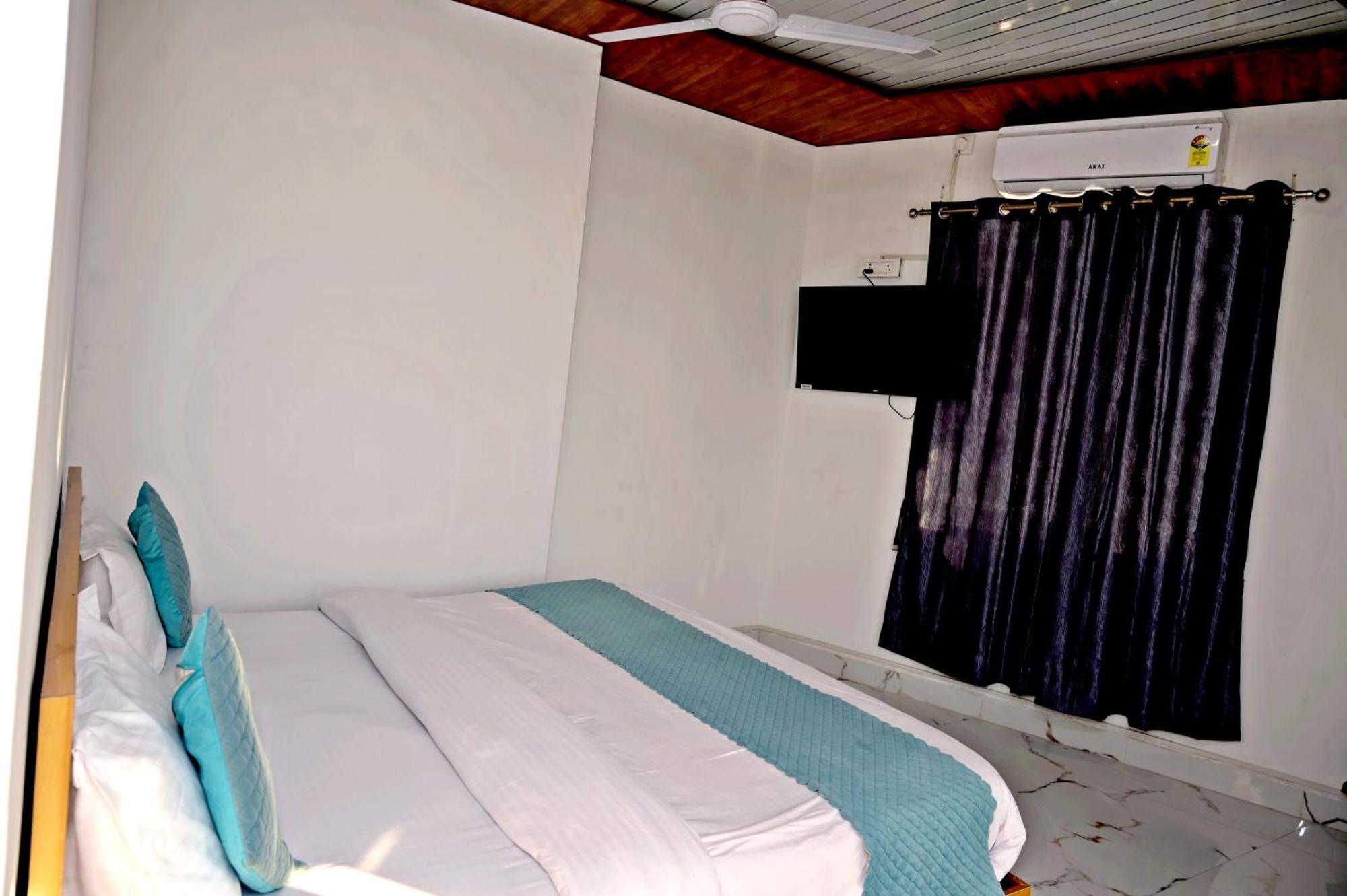 Shubhra Royal Tapovan !! Restaurant ! Budget Friendly ! Traveler Choice ! Rated & Awarded 4*