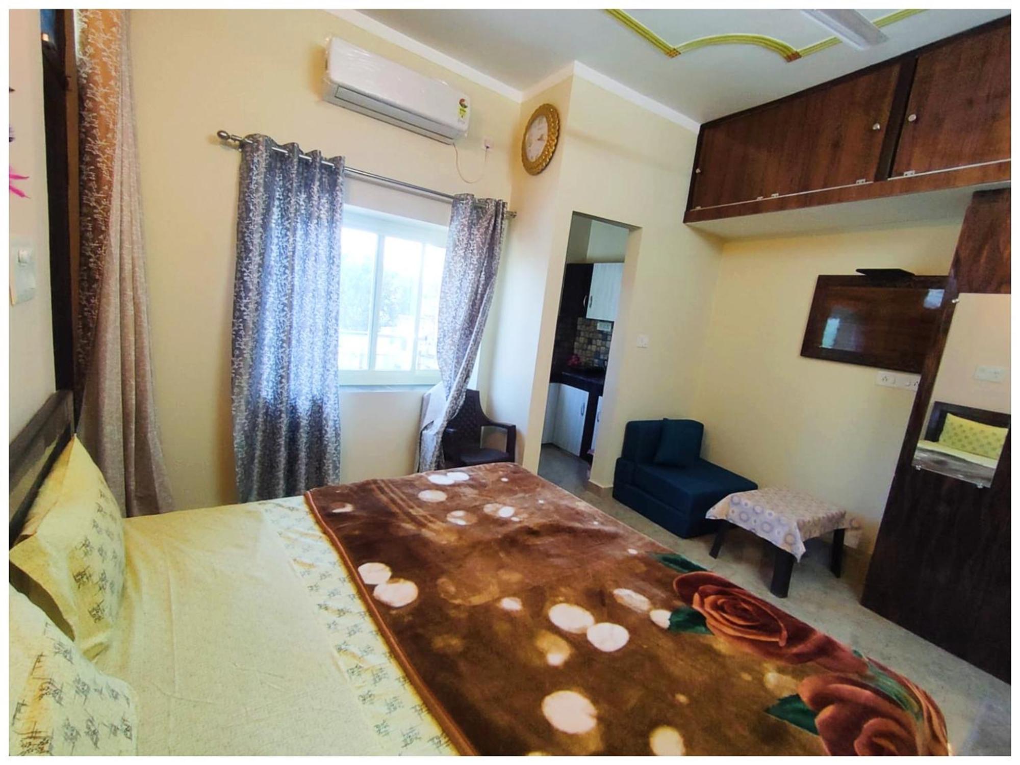 Budget - A-n-a-n-d-a-m- Near Radha Govinda Temple - Ram Jhula - Goa - Hygiene & Spacious - In 3*