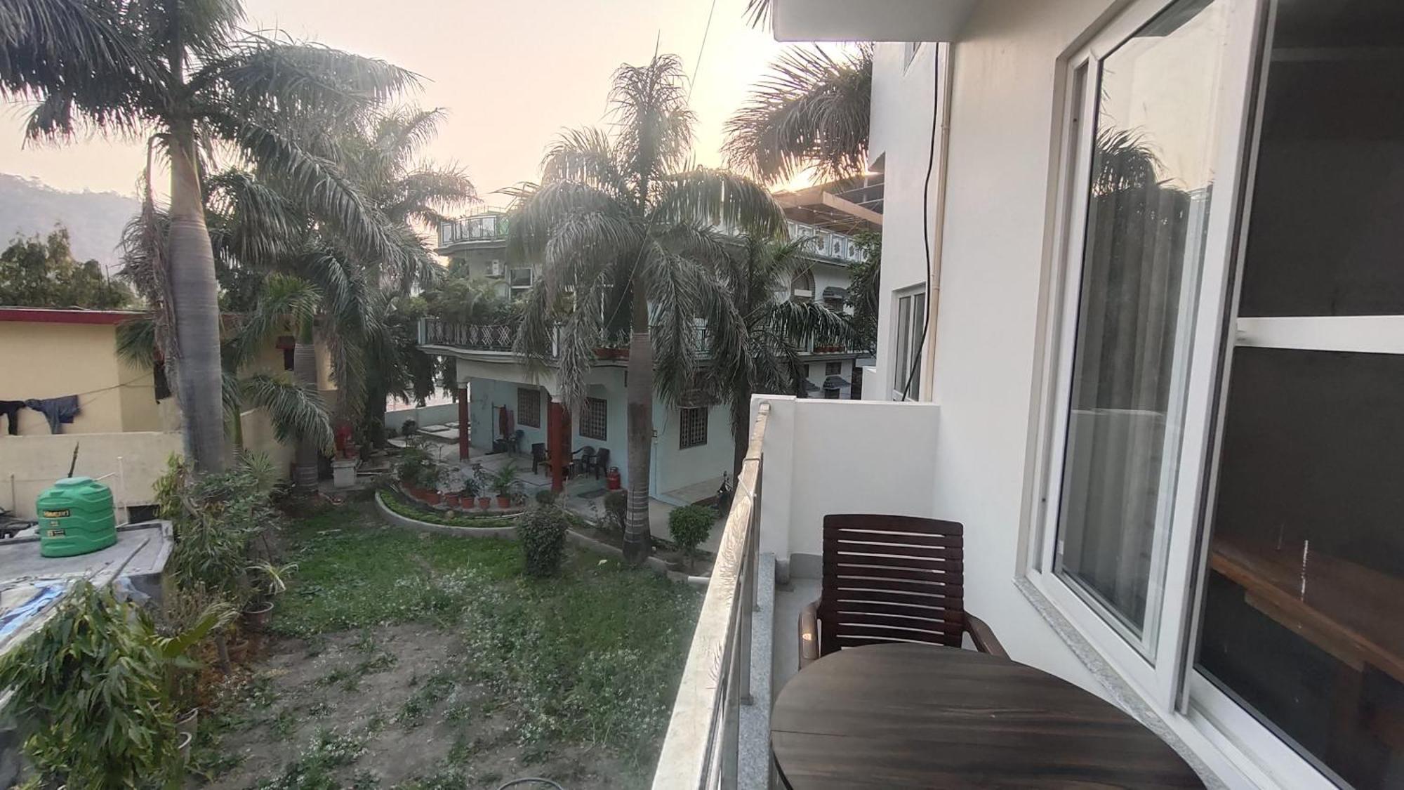Oji's - Aesthetic Quite With Kitchen, In Walking Distance To Ganga In Yoga Lane Tapovan, Free Airport Pickup For Than 7 Night Apartment