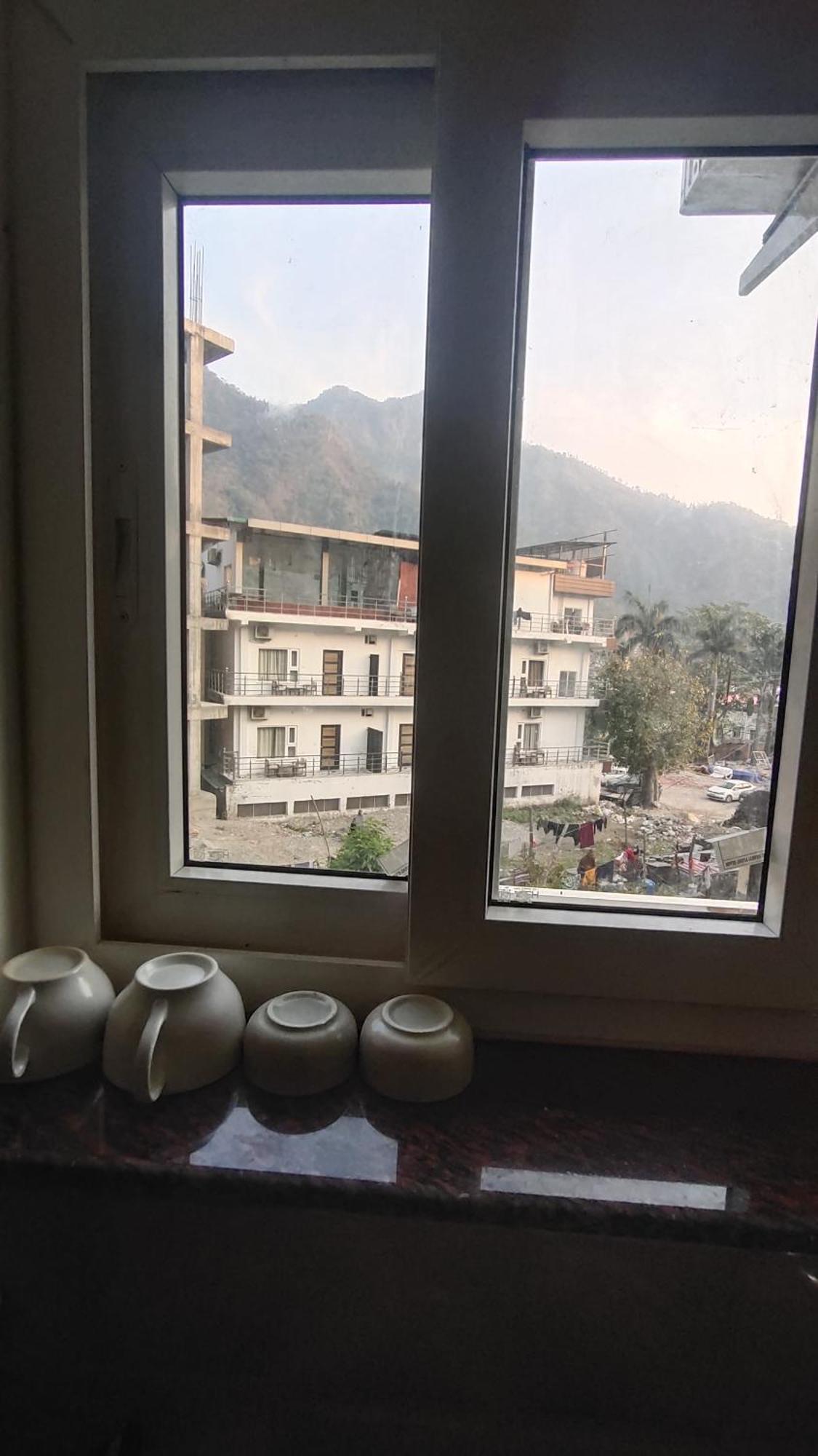 Apartment Oji's - Aesthetic Quite With Kitchen, In Walking Distance To Ganga In Yoga Lane Tapovan, Free Airport Pickup For Than 7 Night *