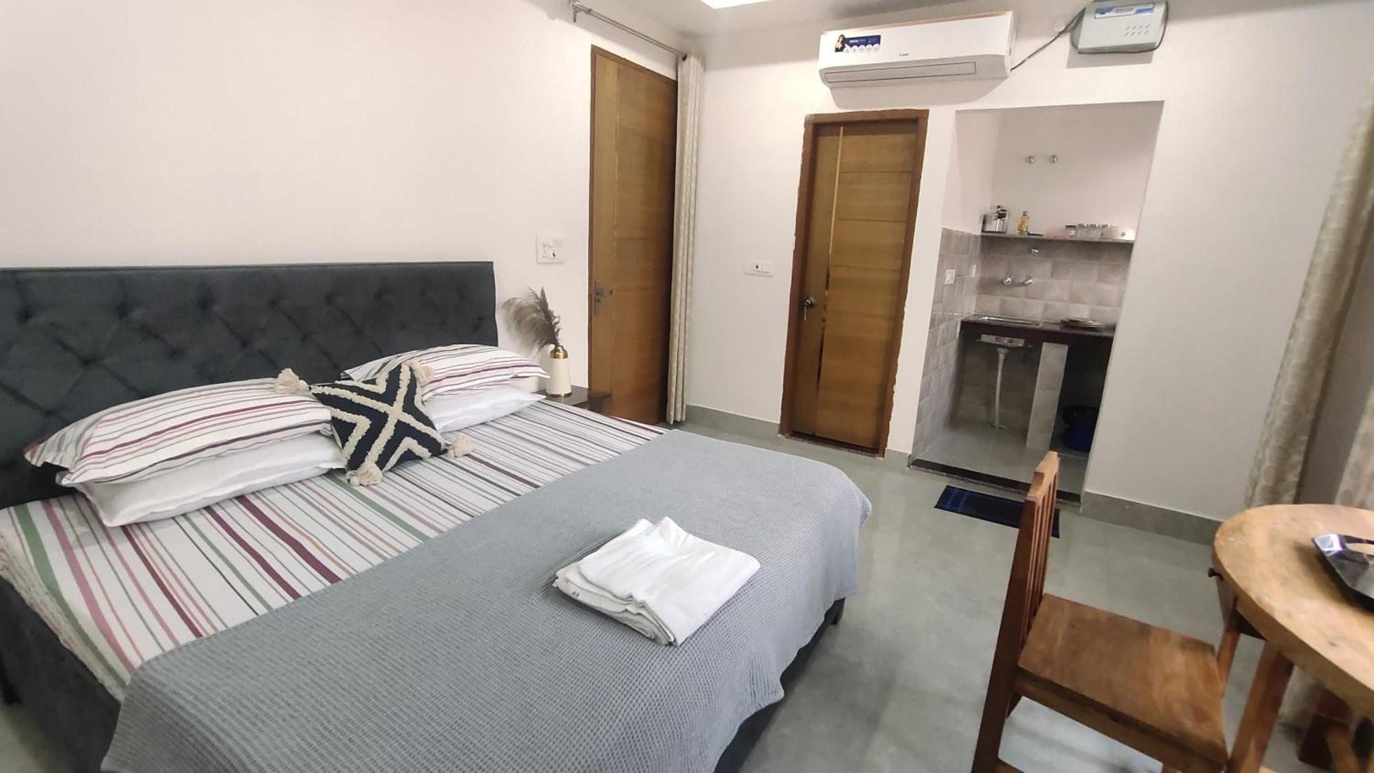 Oji's - Aesthetic Quite With Kitchen, In Walking Distance To Ganga In Yoga Lane Tapovan, Free Airport Pickup For Than 7 Night Apartment