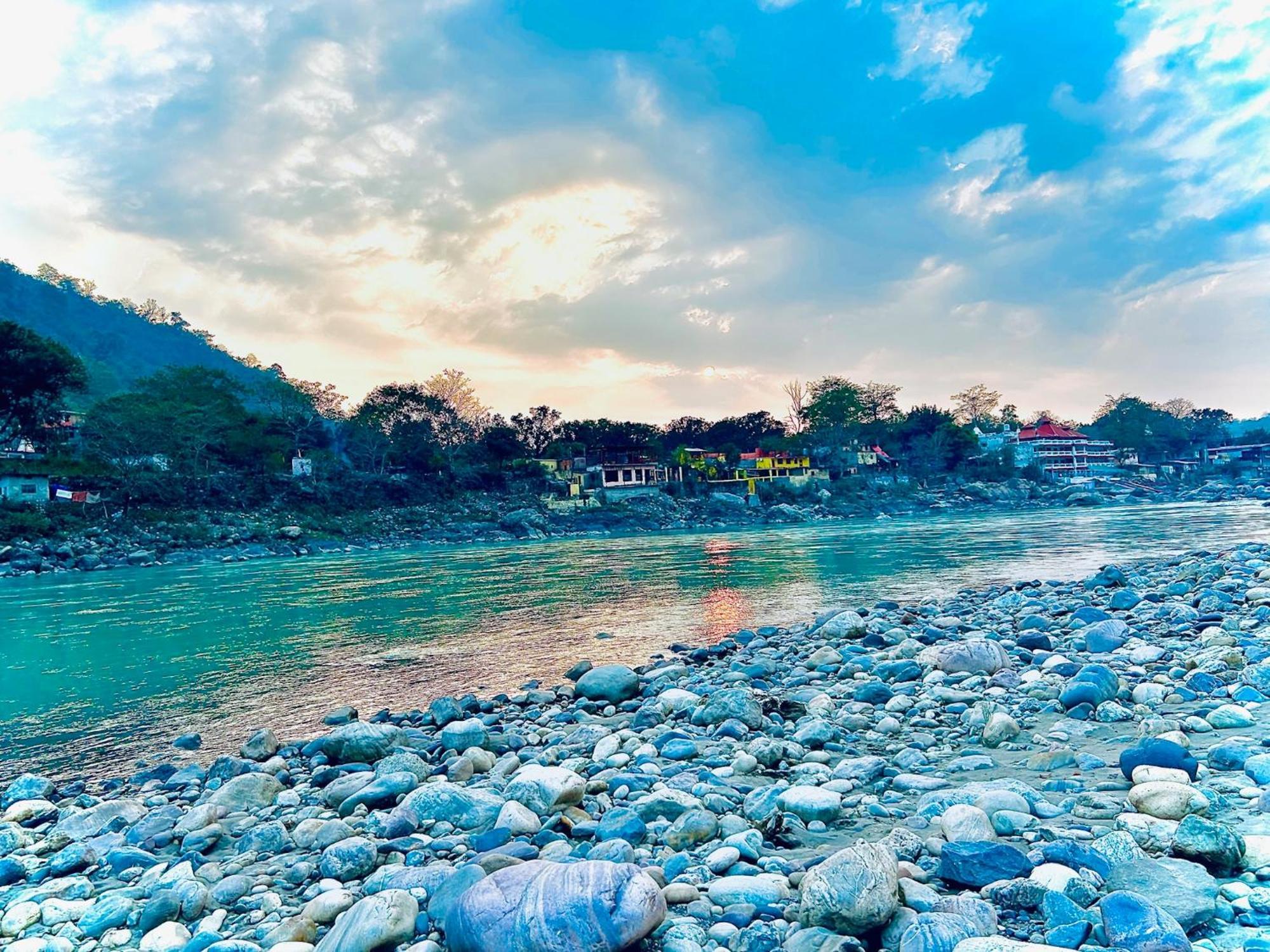 La Riqueza Pride - Near To Ganga River & Lakshman Jhula - Mountain View Rooms, Swimming Pool & Parking Hotel 3*