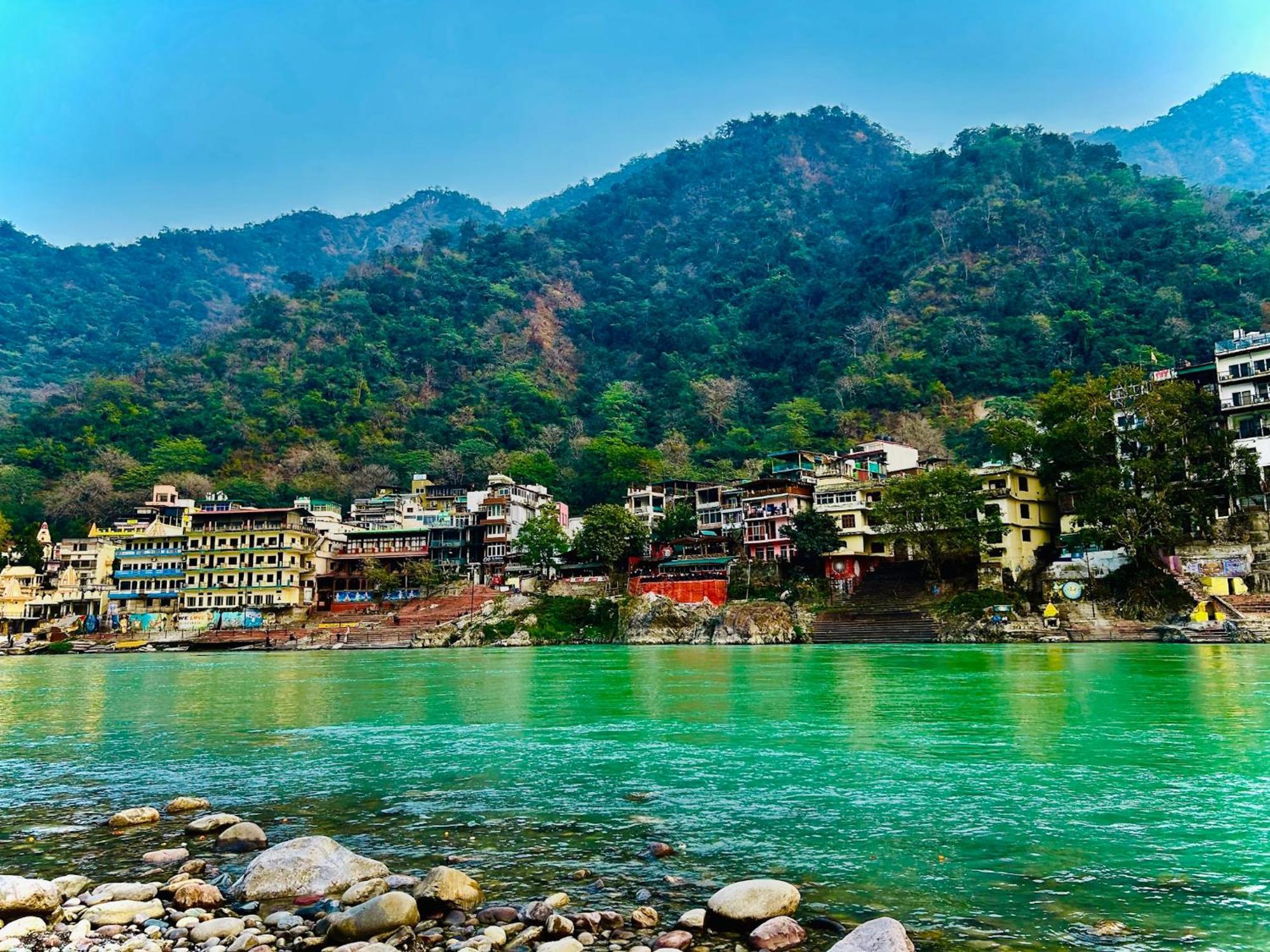 Hotel La Riqueza Pride - Near To Ganga River & Lakshman Jhula - Mountain View Rooms, Swimming Pool & Parking