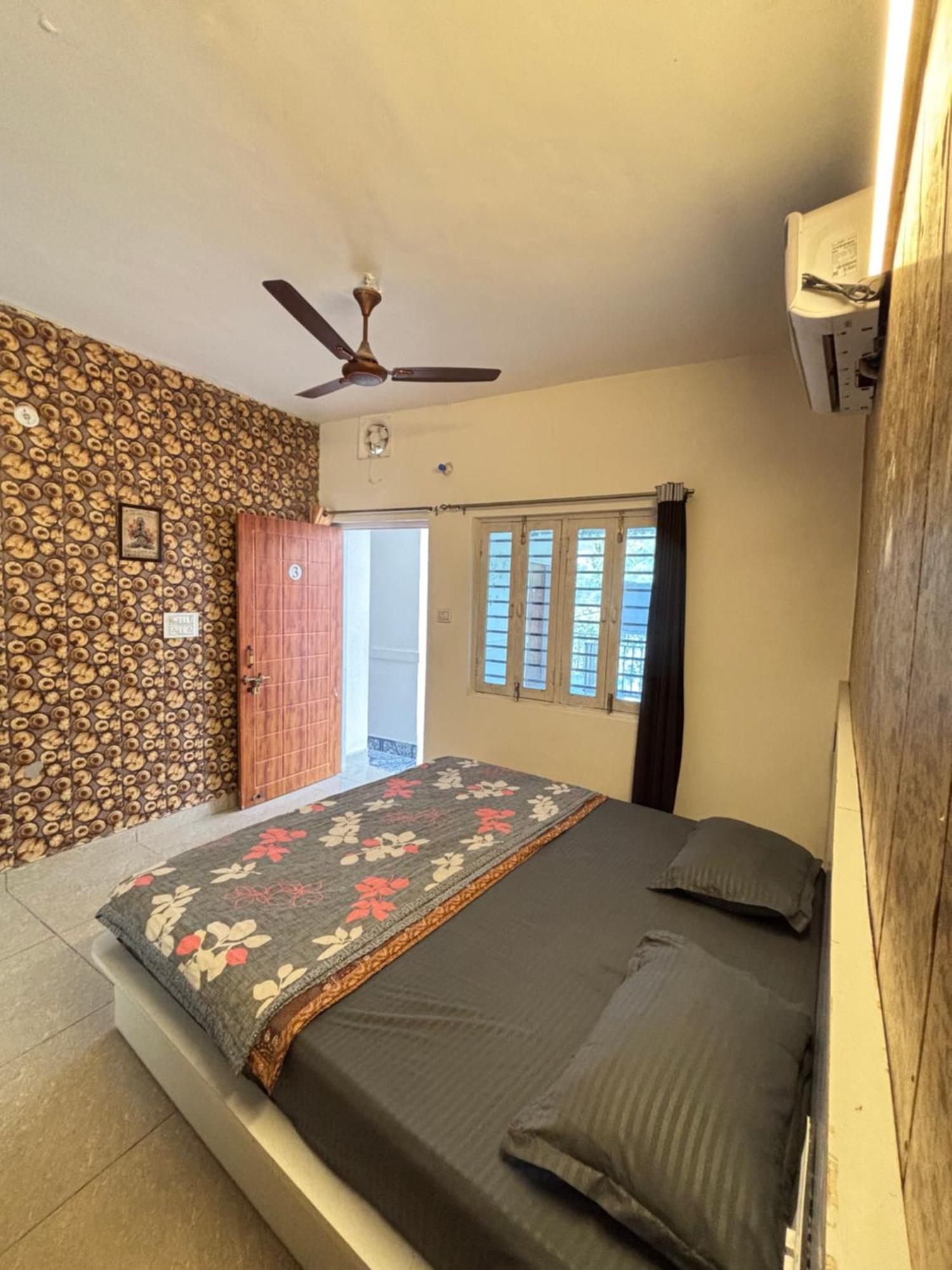 Krepodas Retreat House Hostel *