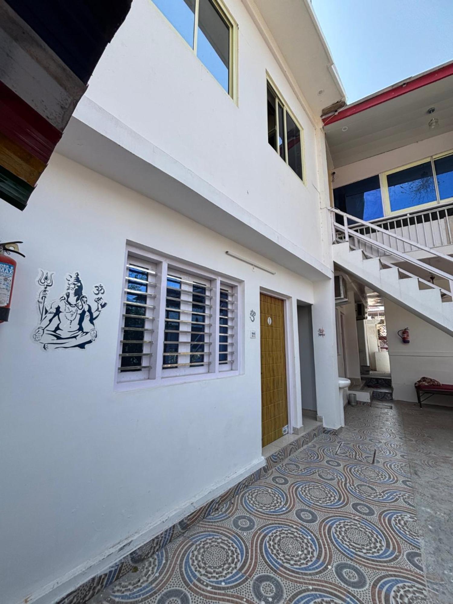 Krepodas Retreat House Hostel *