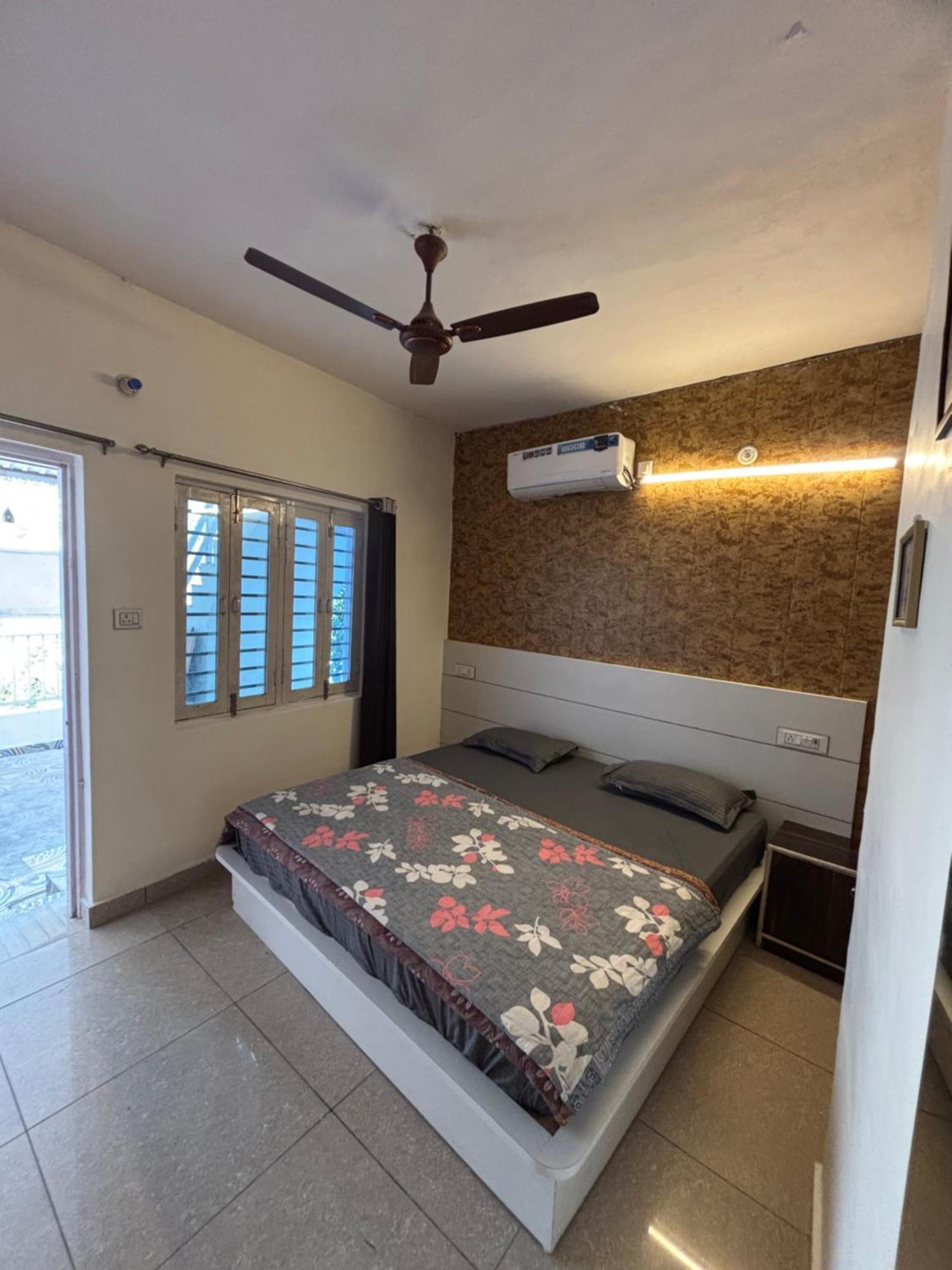 Krepodas Retreat House Hostel *