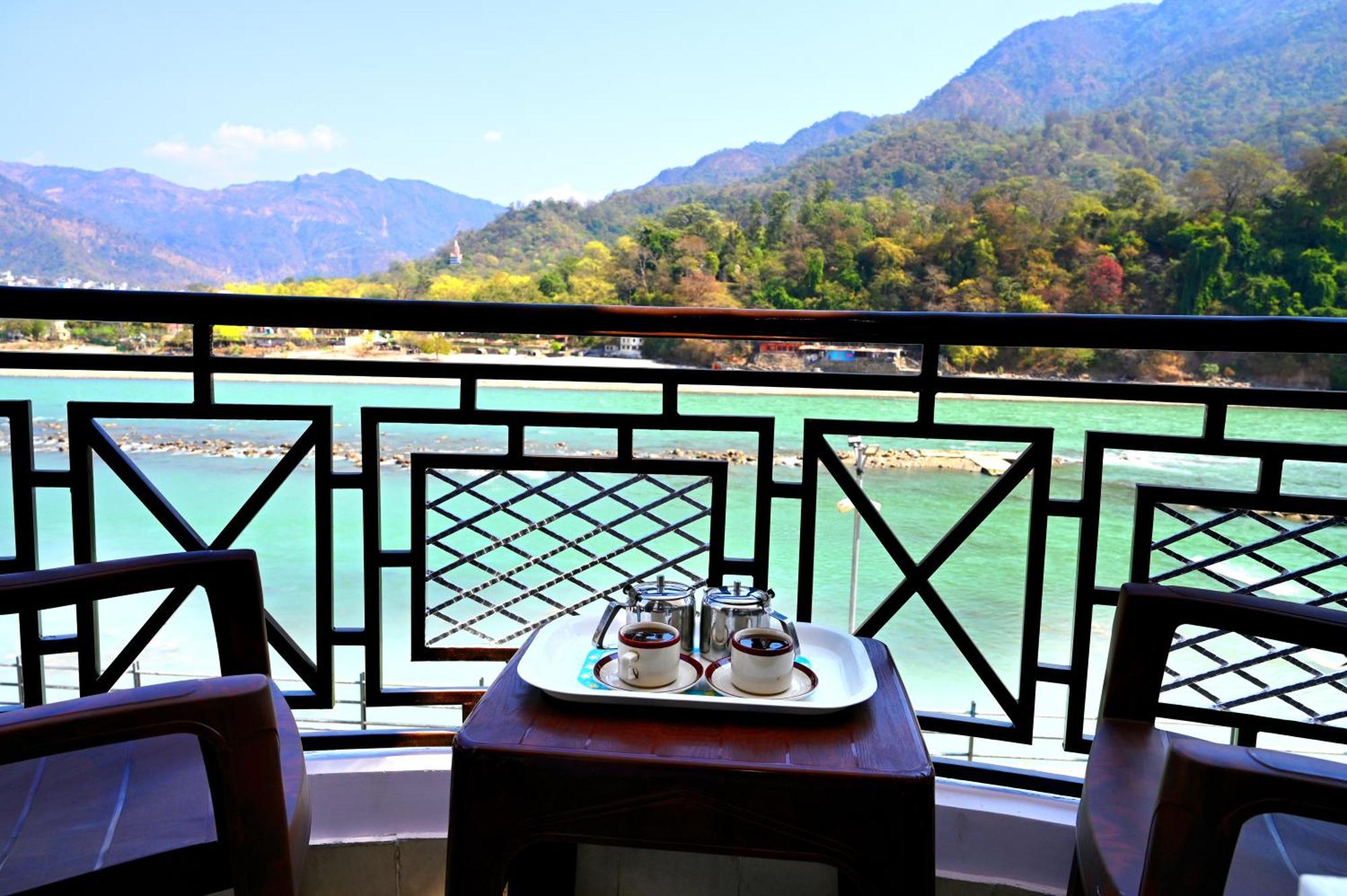 Prasanna Hotel 3*