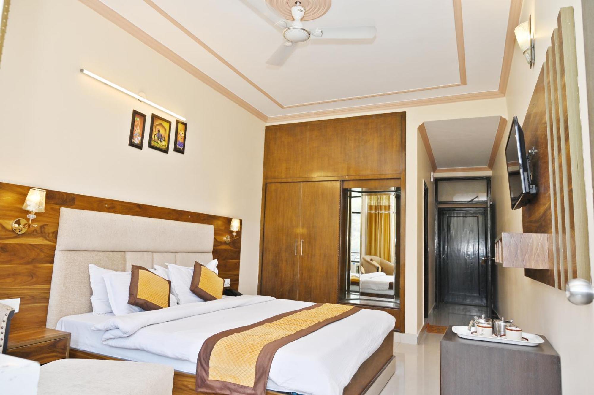 Prasanna Hotel 3*