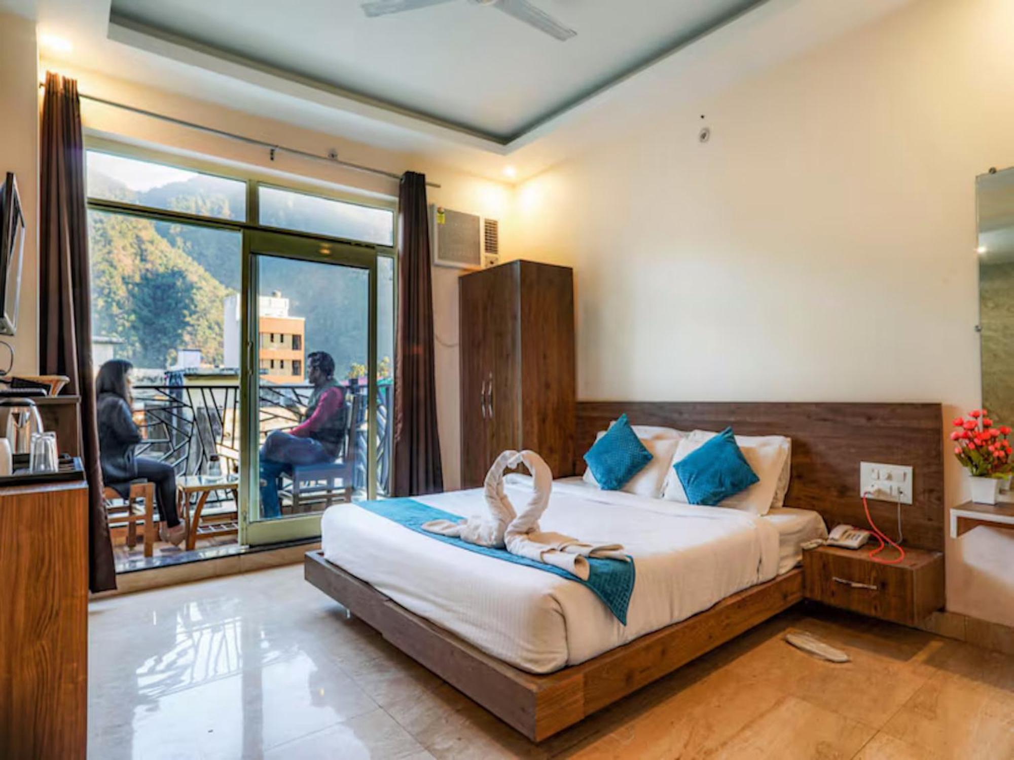 La Riqueza Pride - Near To Ganga River & Lakshman Jhula - Mountain View Rooms, Swimming Pool & Parking Hotel