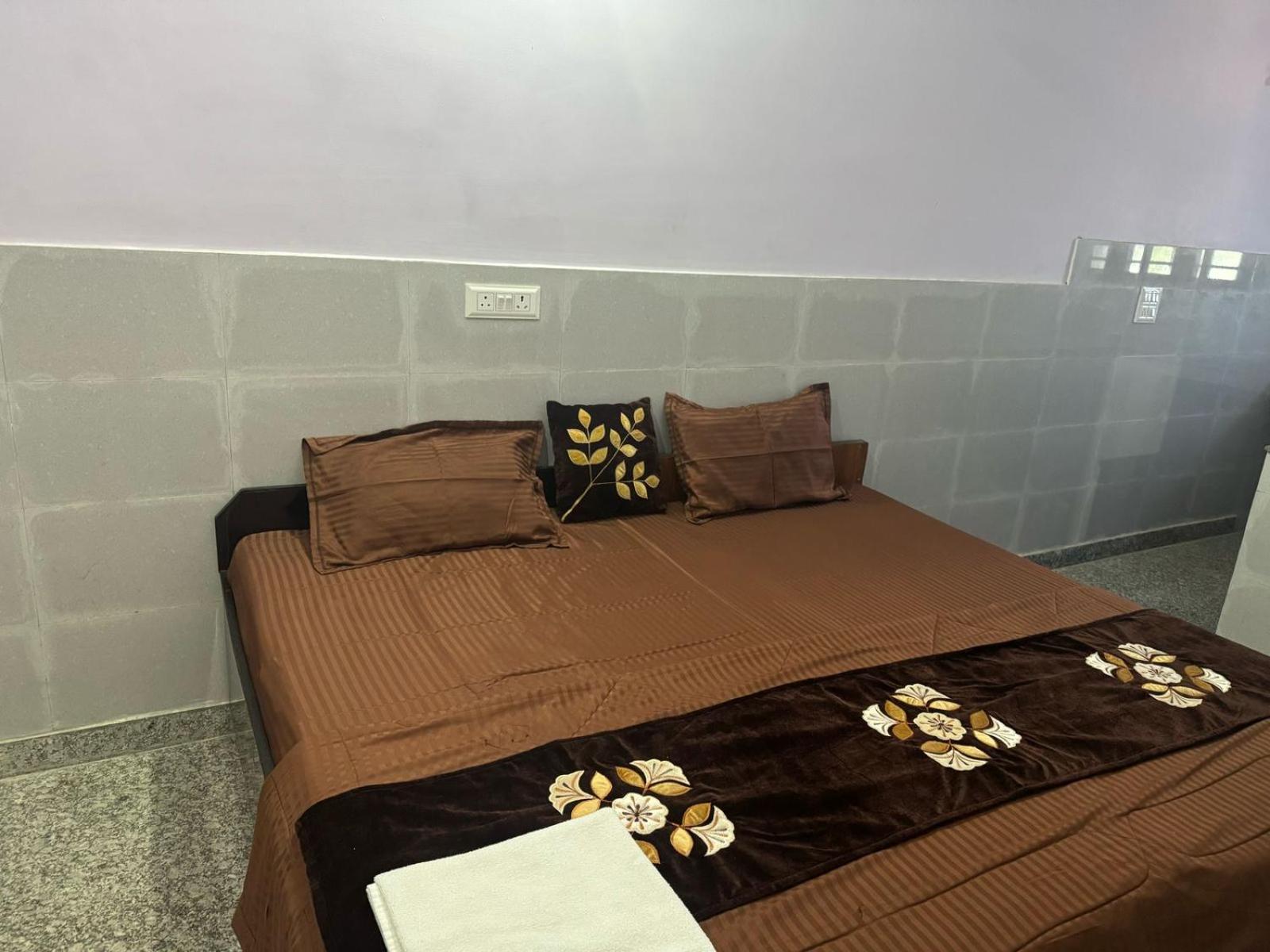 Negi Ngh Guest house
