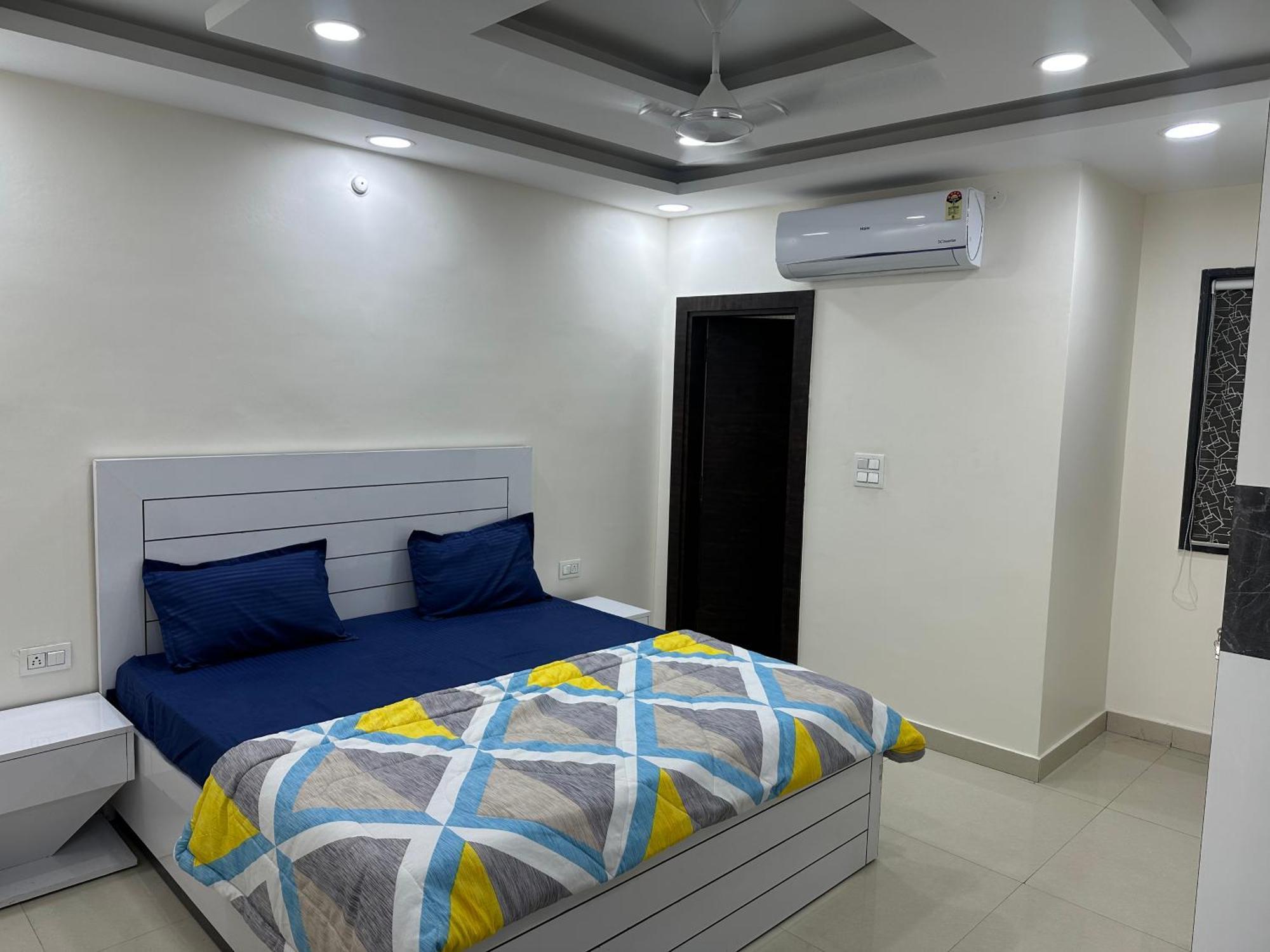 Apartment Spacious 5 Bedroom Penthouse *