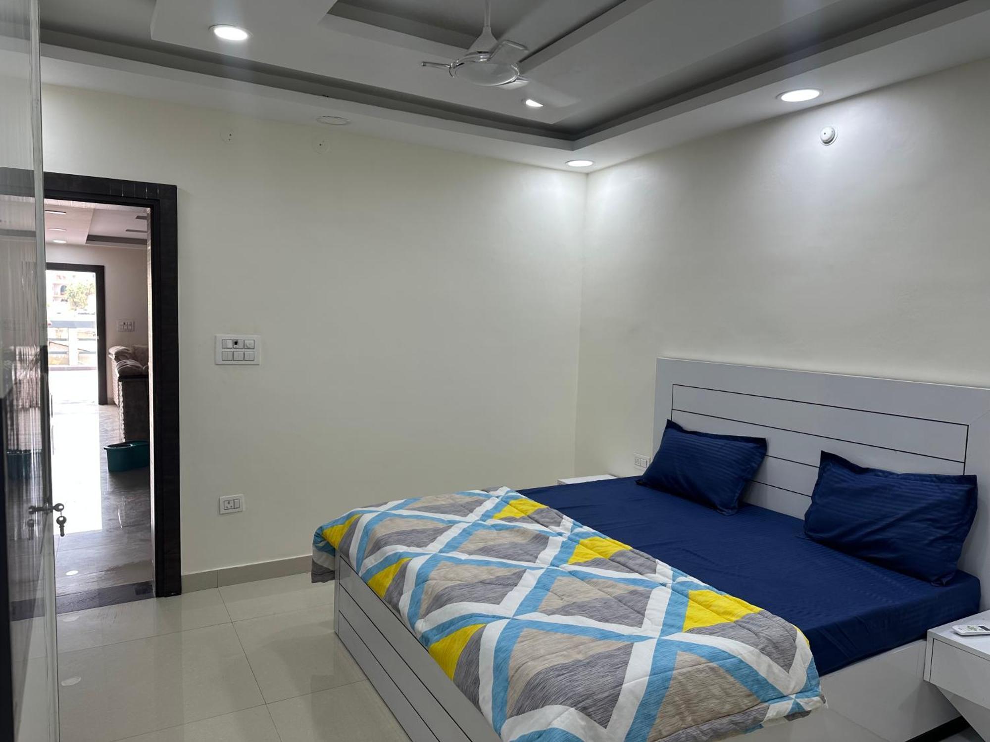 Apartment Spacious 5 Bedroom Penthouse