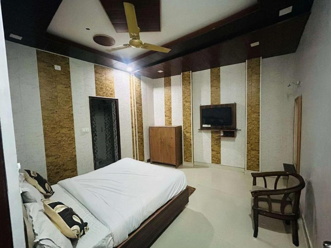 Hotel The Royal Respite - Open Rooftop Cafe 4*