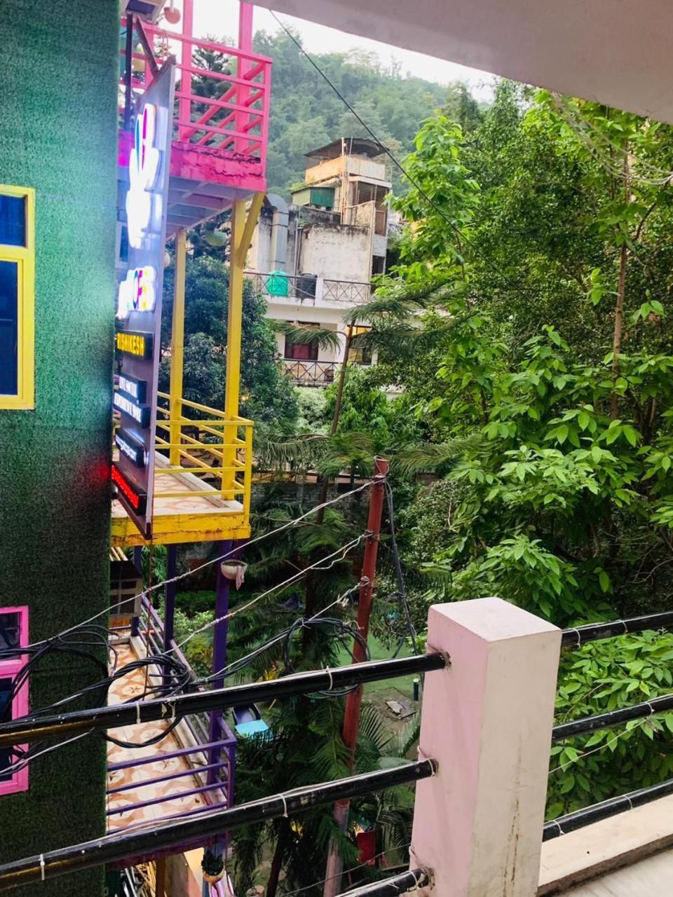 Hotel The Royal Respite - Open Rooftop Cafe Rishikesh