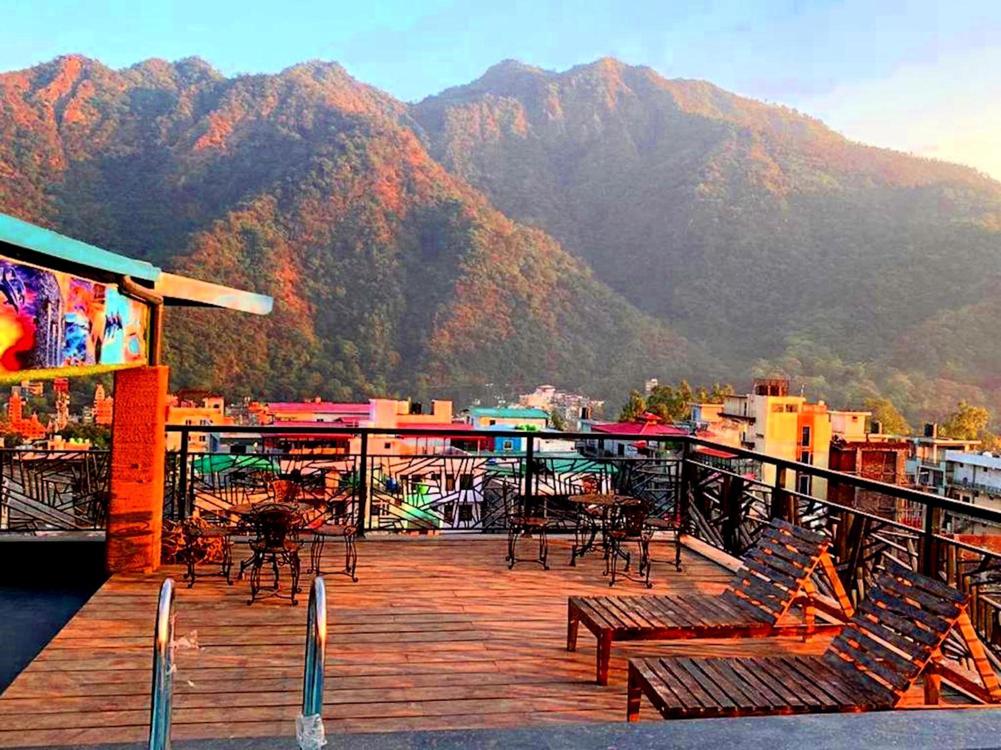 La Riqueza Pride - Near To Ganga River & Lakshman Jhula - Mountain View Rooms, Swimming Pool & Parking