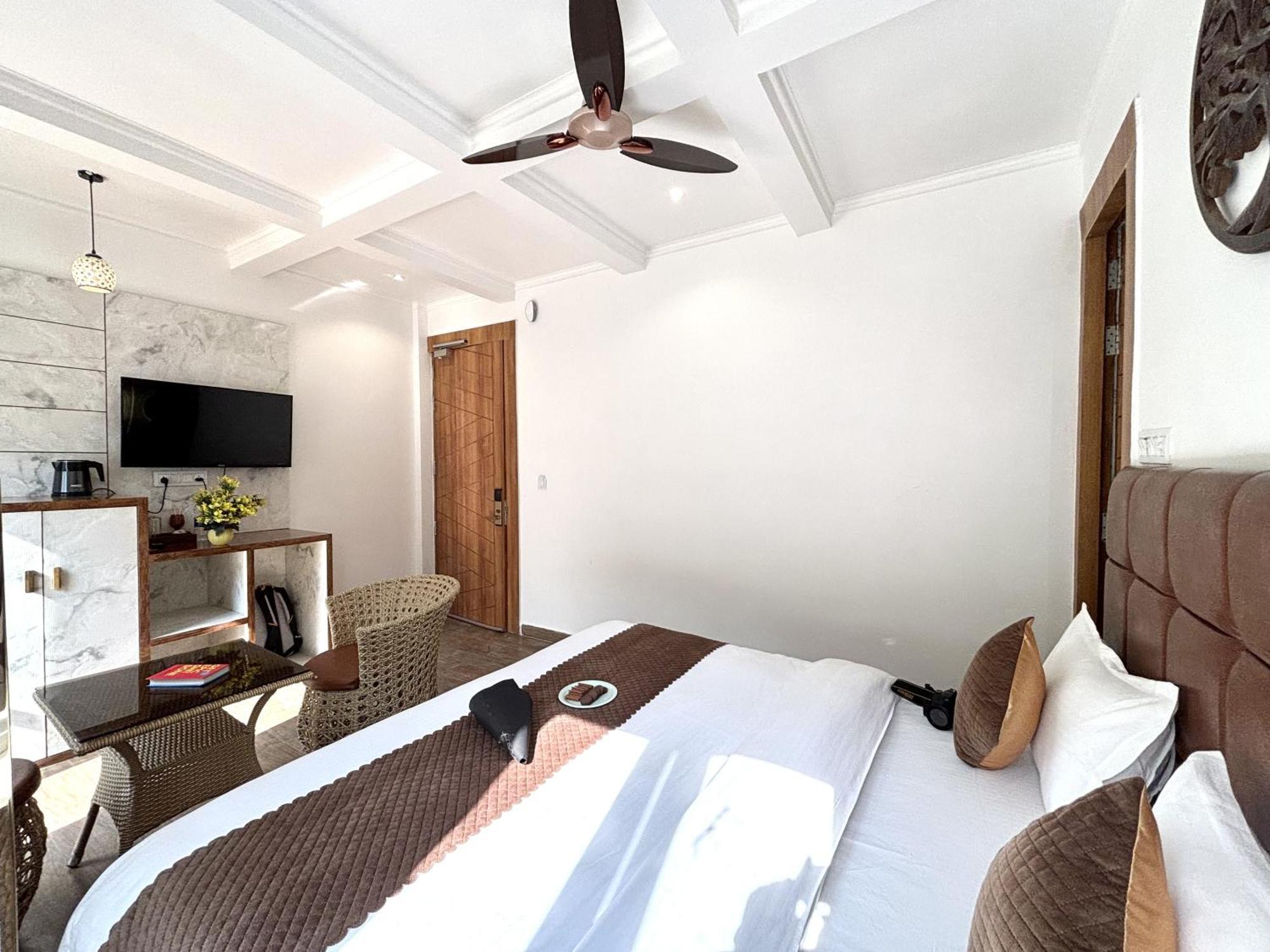 Check Homes Hotel 3*