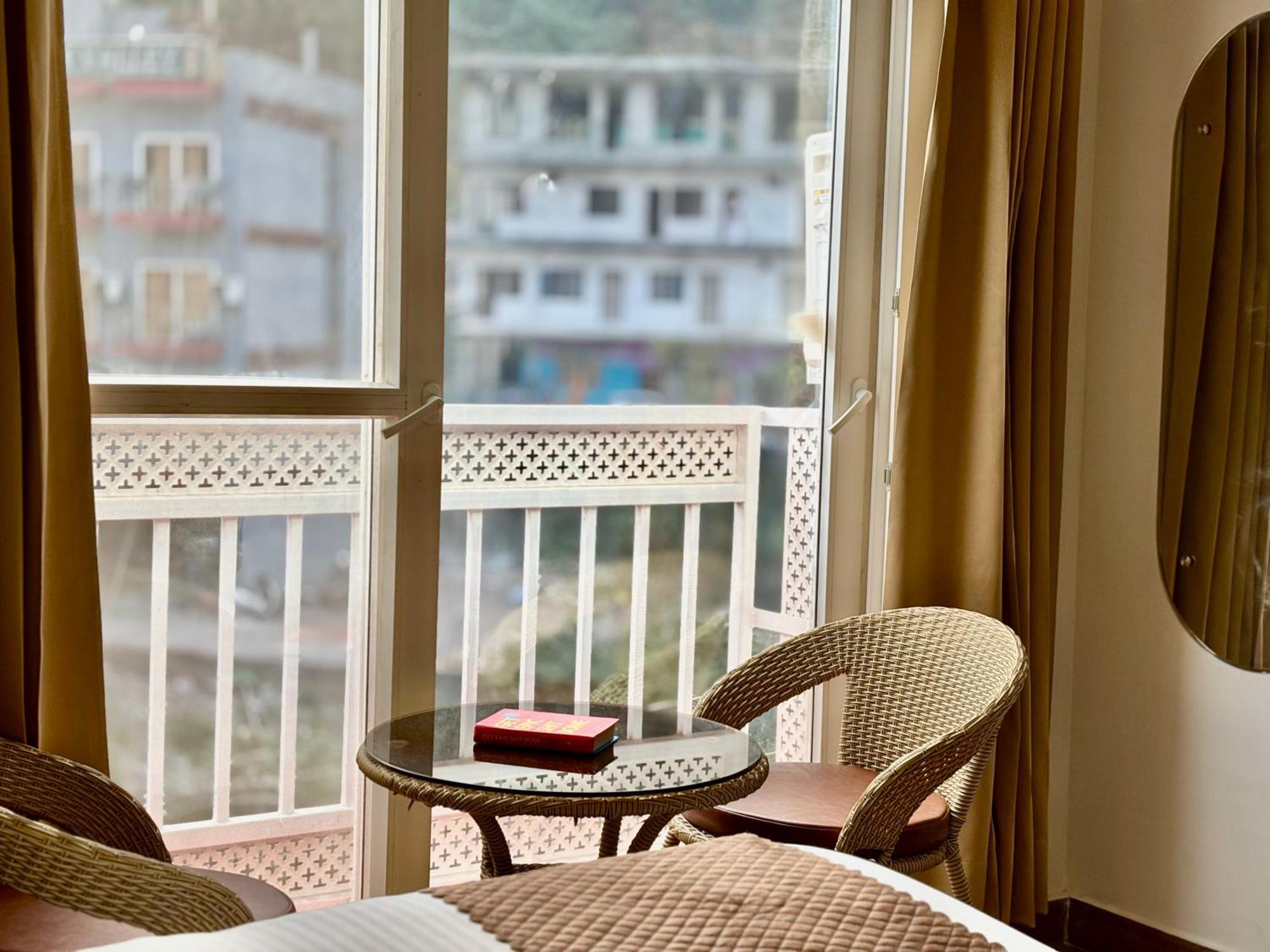 Check Homes Hotel