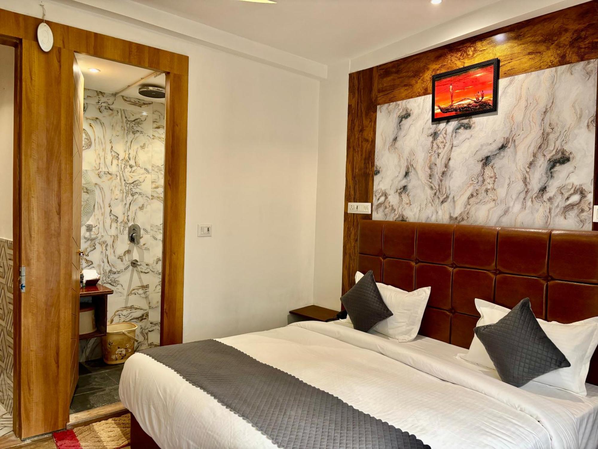 Check Homes Hotel