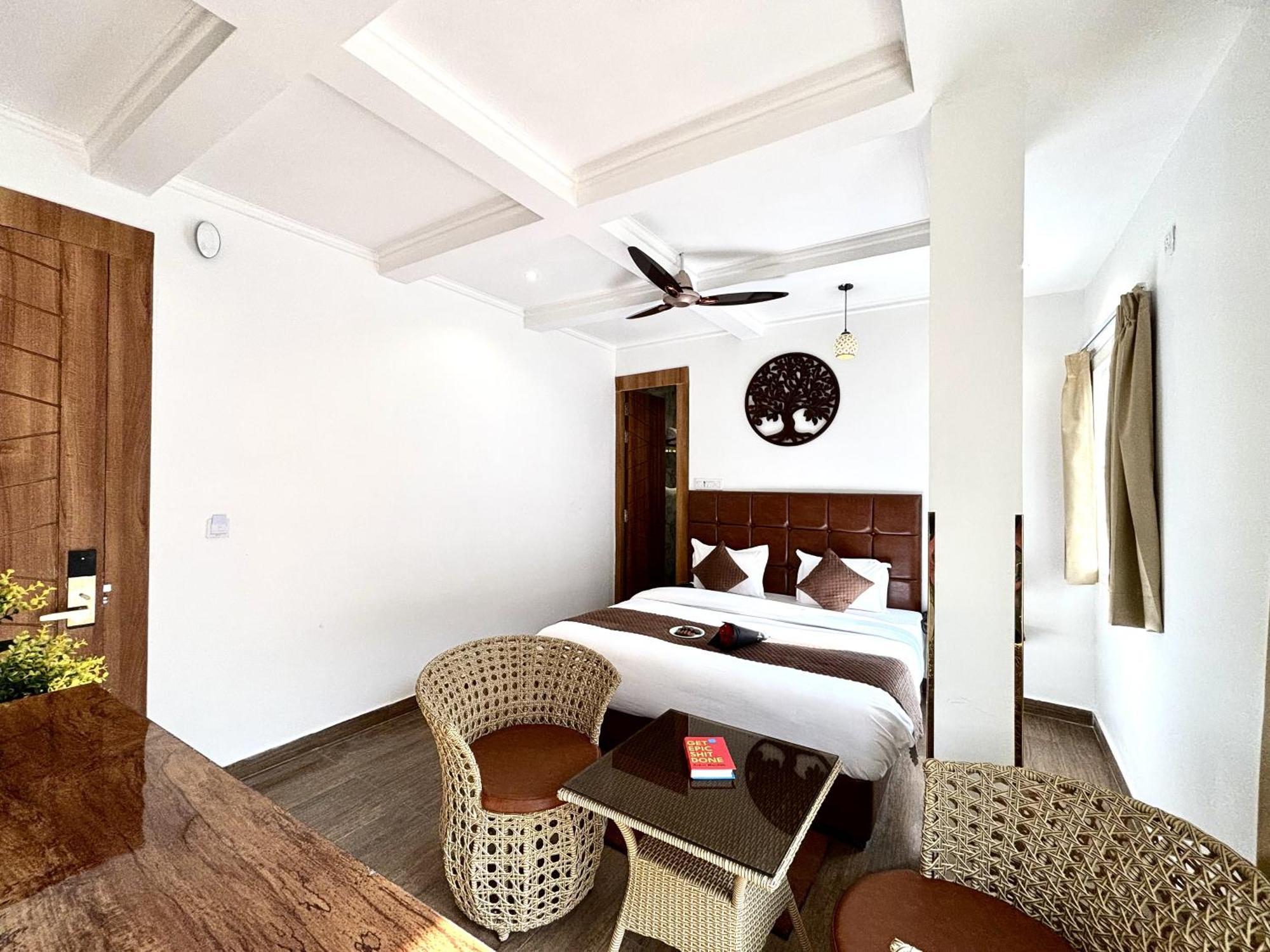 Hotel Check Homes 3*