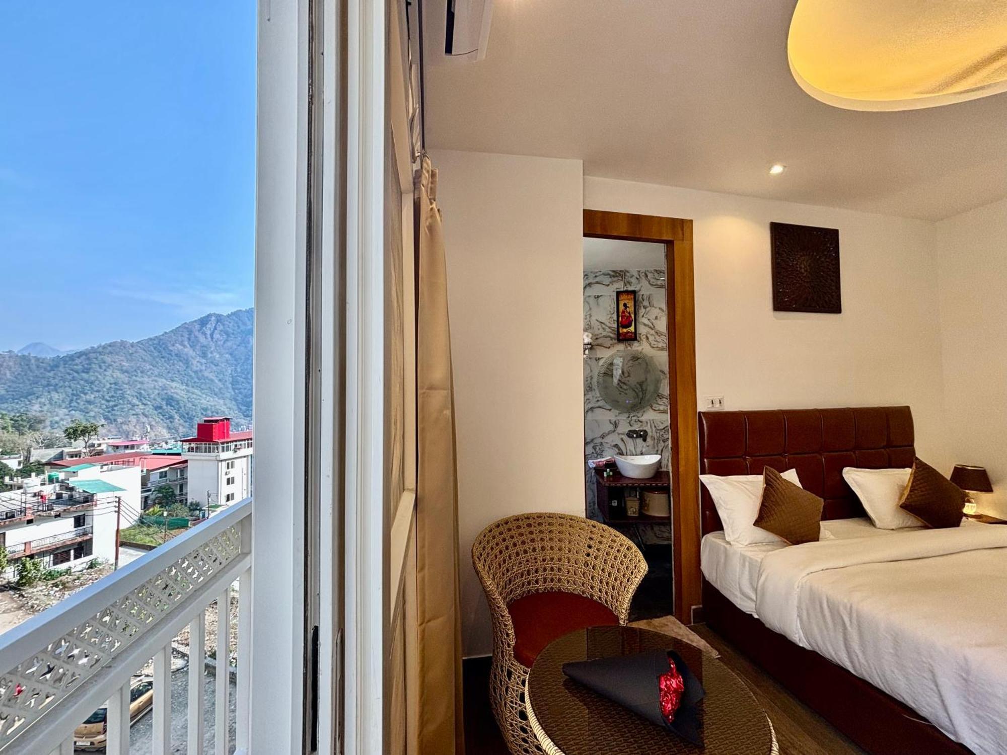 Hotel Check Homes 3*