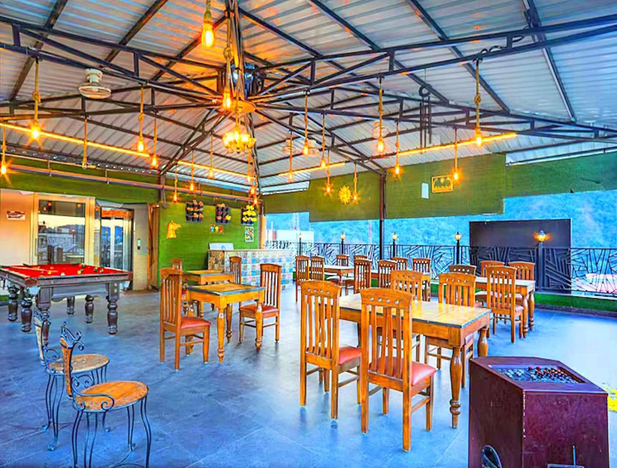 La Riqueza Pride - Near To Ganga River & Lakshman Jhula - Mountain View Rooms, Swimming Pool & Parking 3* Rishikesh